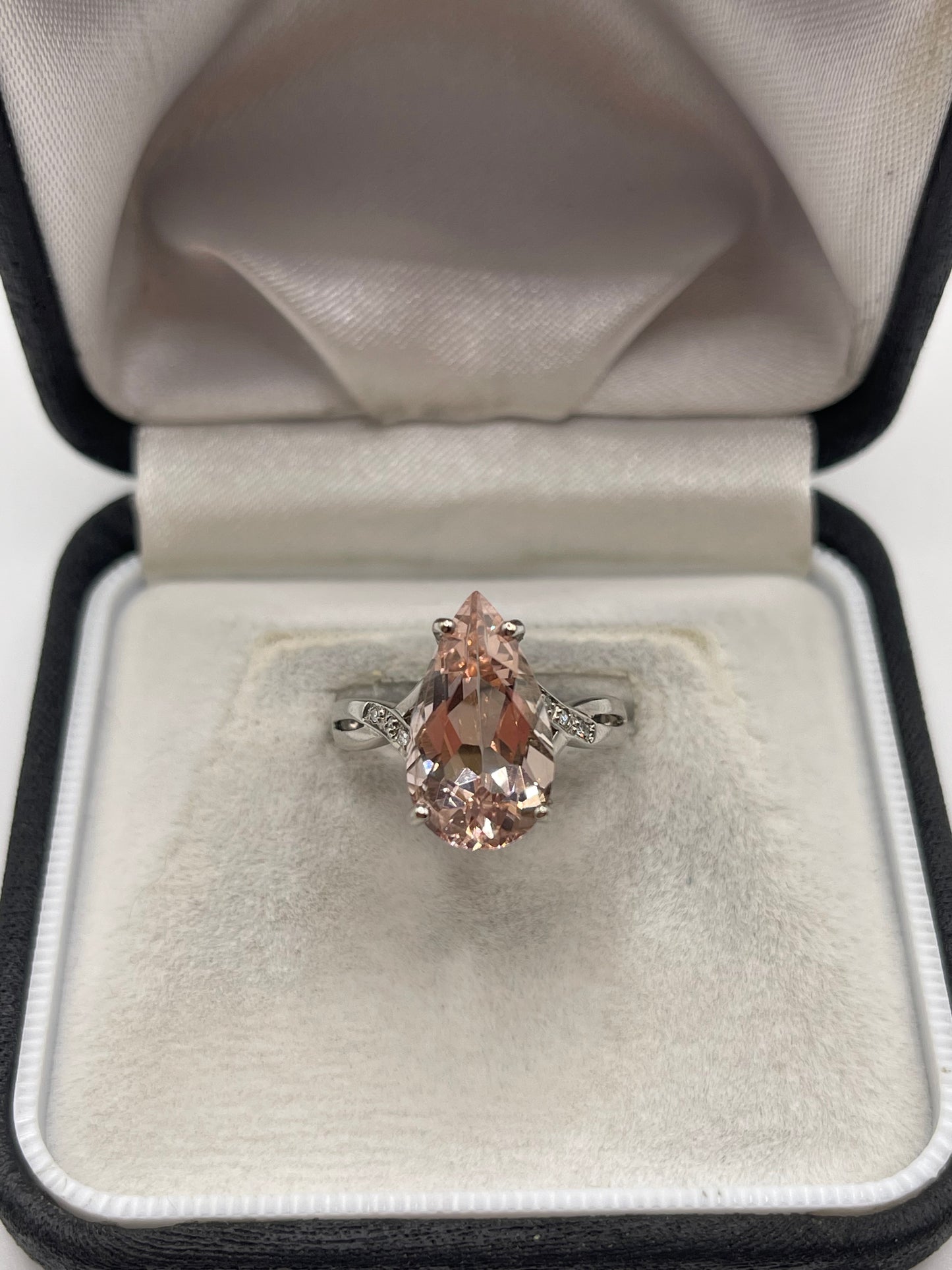 9ct white gold morganite and diamond ring