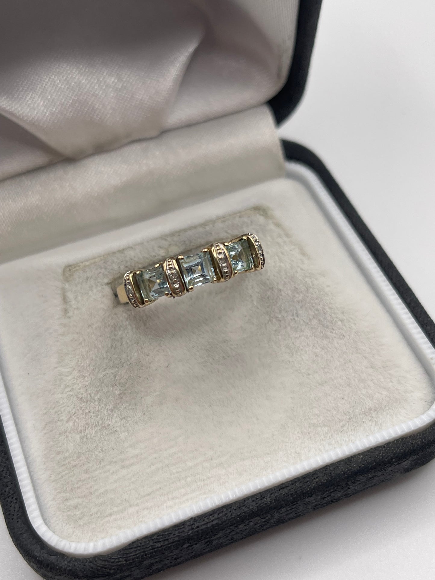 9ct gold topaz and diamond ring