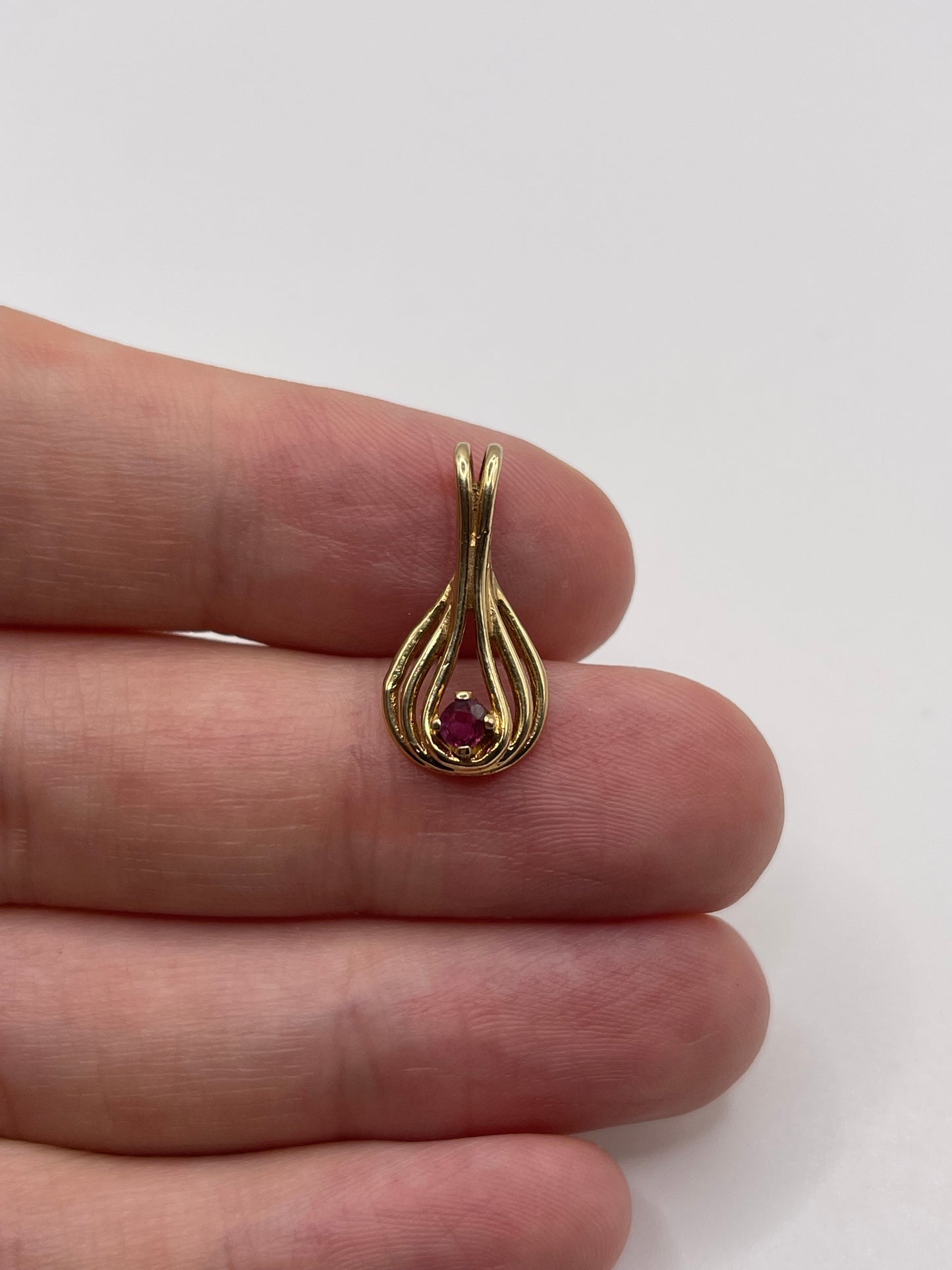 9ct gold ruby pendant