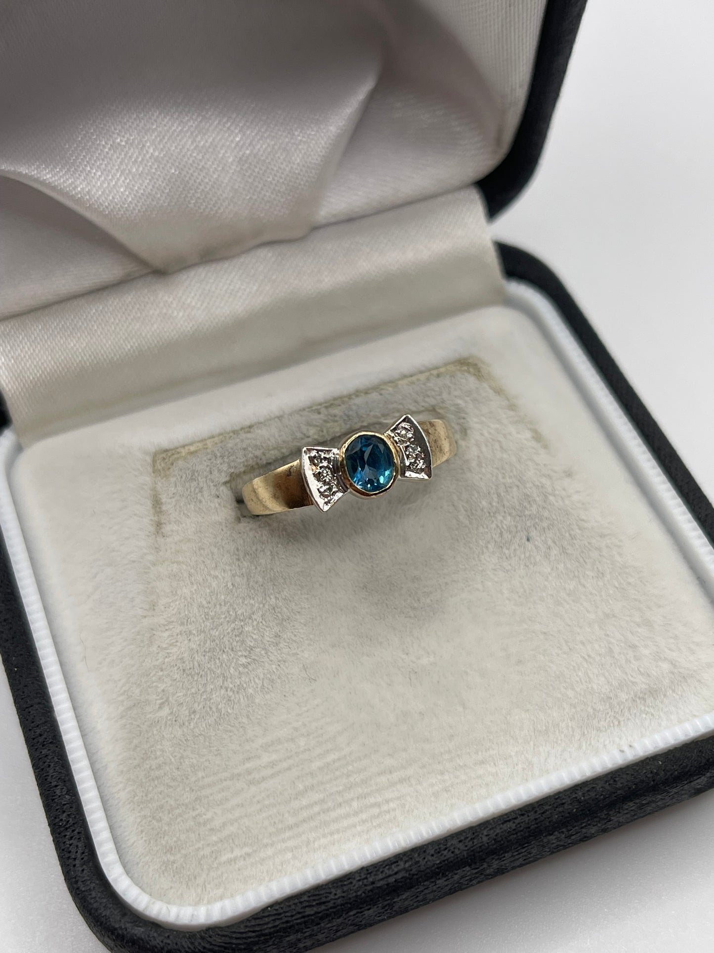 9ct gold topaz and diamond ring