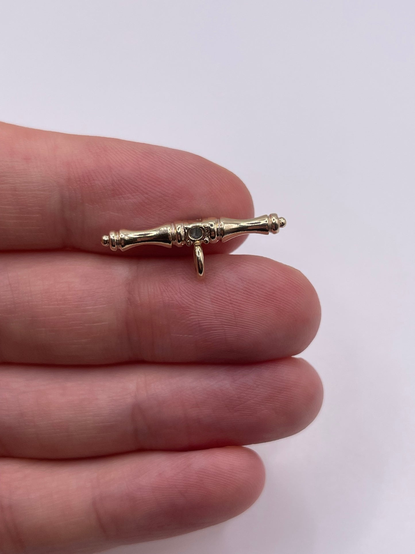 9ct gold turquoise t bar pendant