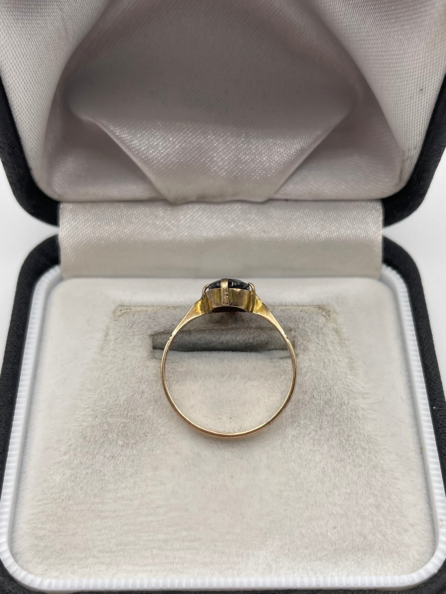 9ct gold sapphire ring