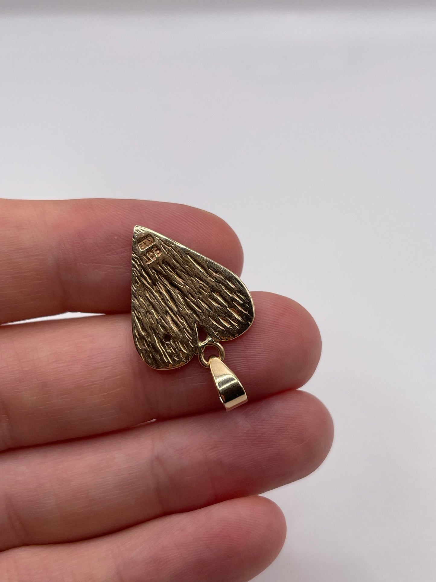 9ct gold diamond heart pendant