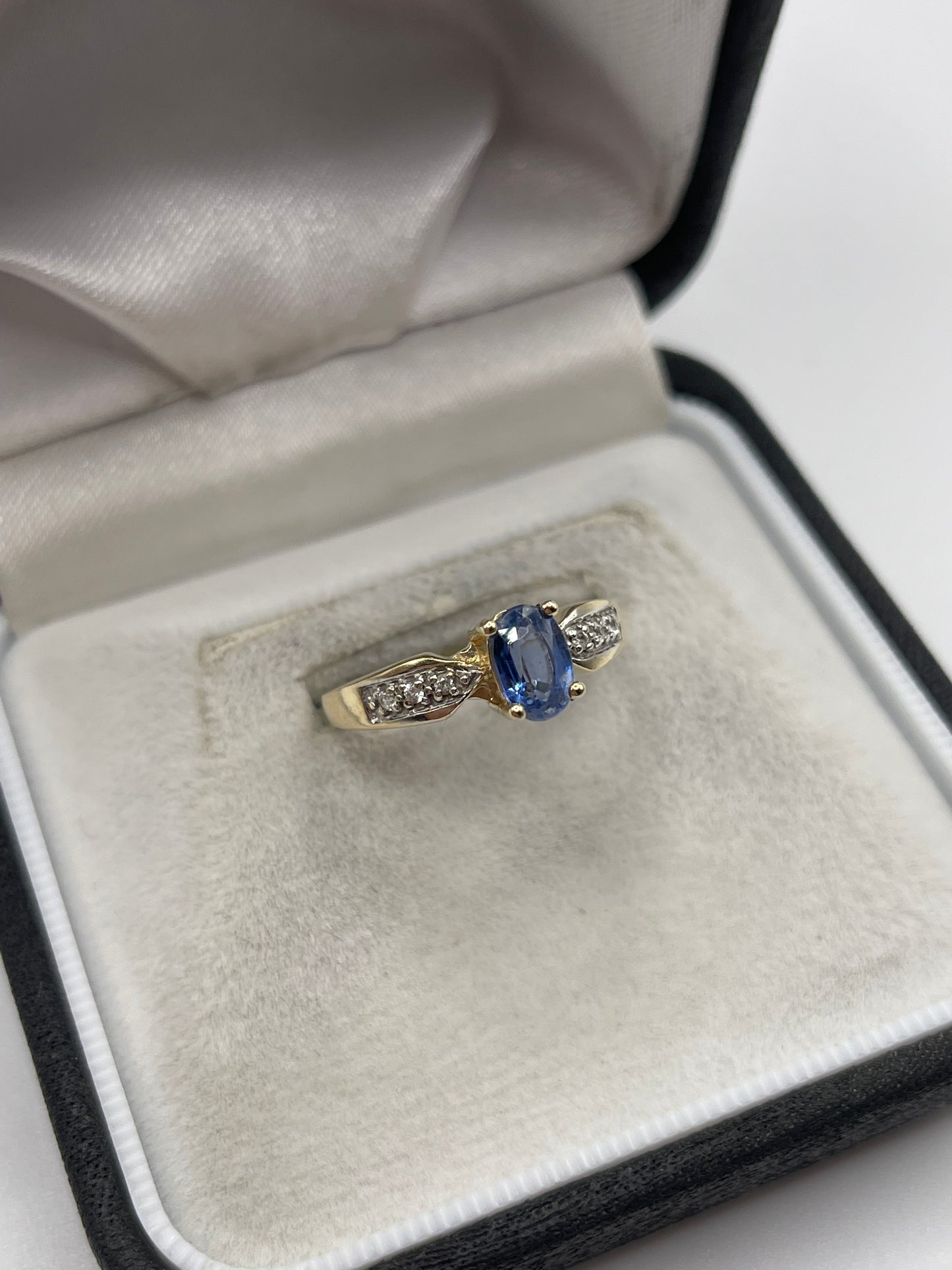 9ct gold sapphire ring