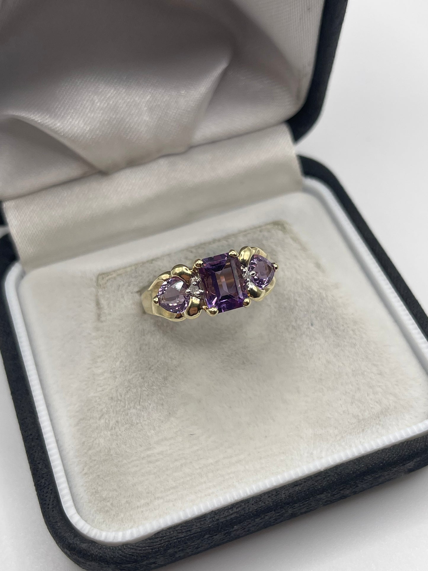 9ct gold amethyst and diamond ring