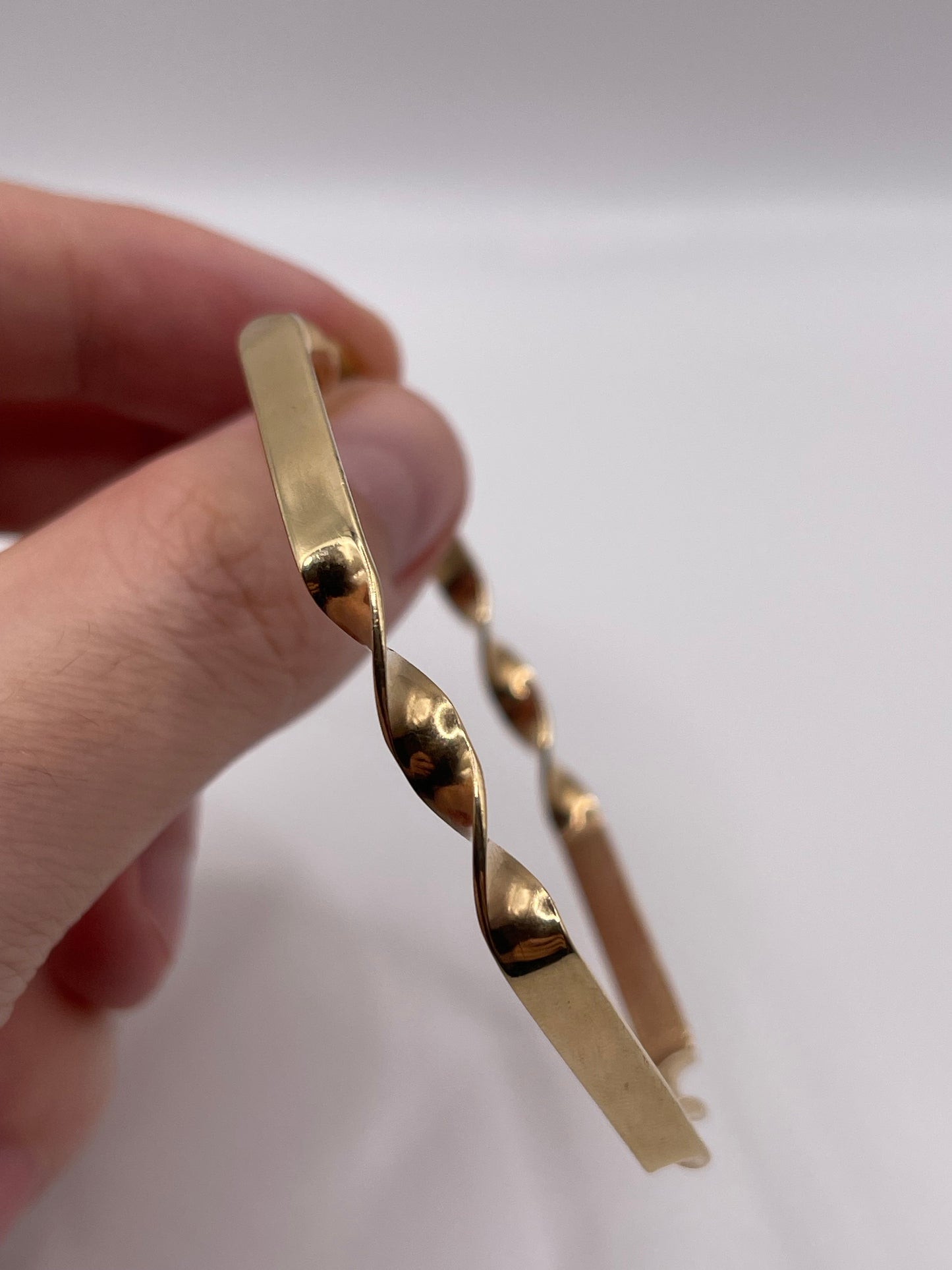 9ct gold bangle