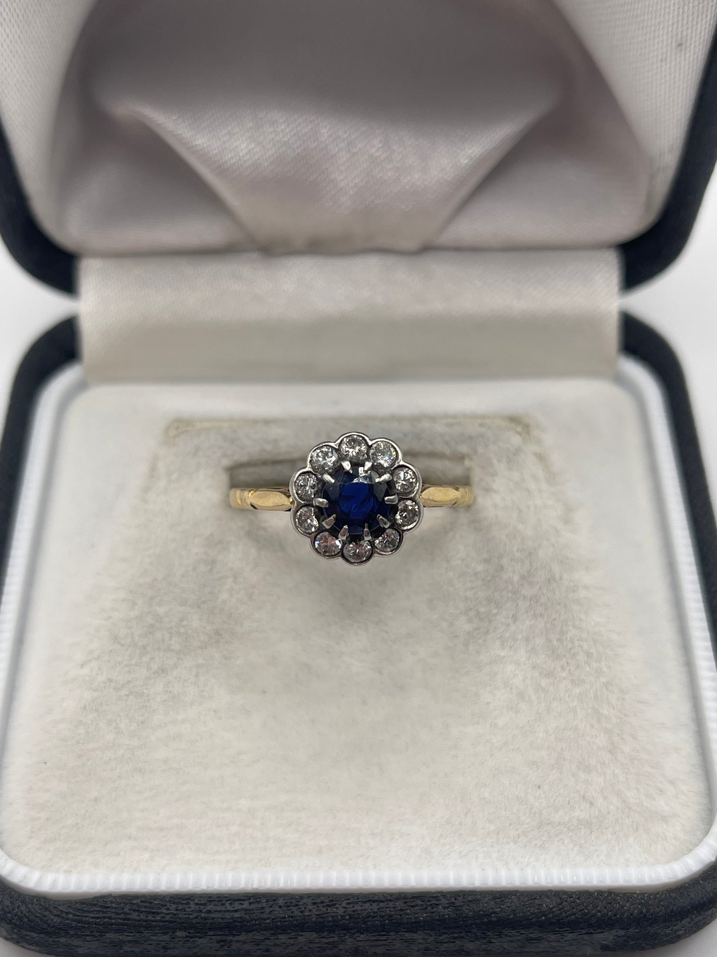18ct gold sapphire and diamond ring