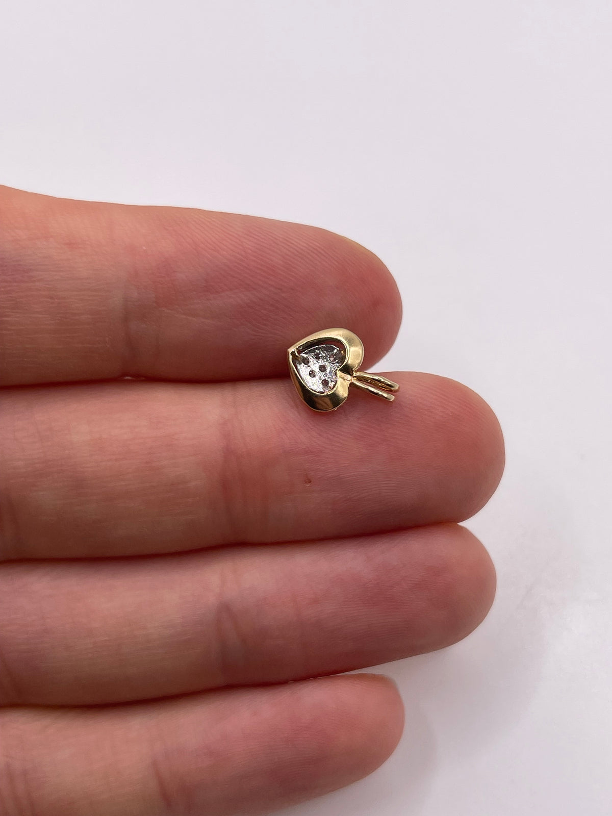 9ct gold diamond heart pendant