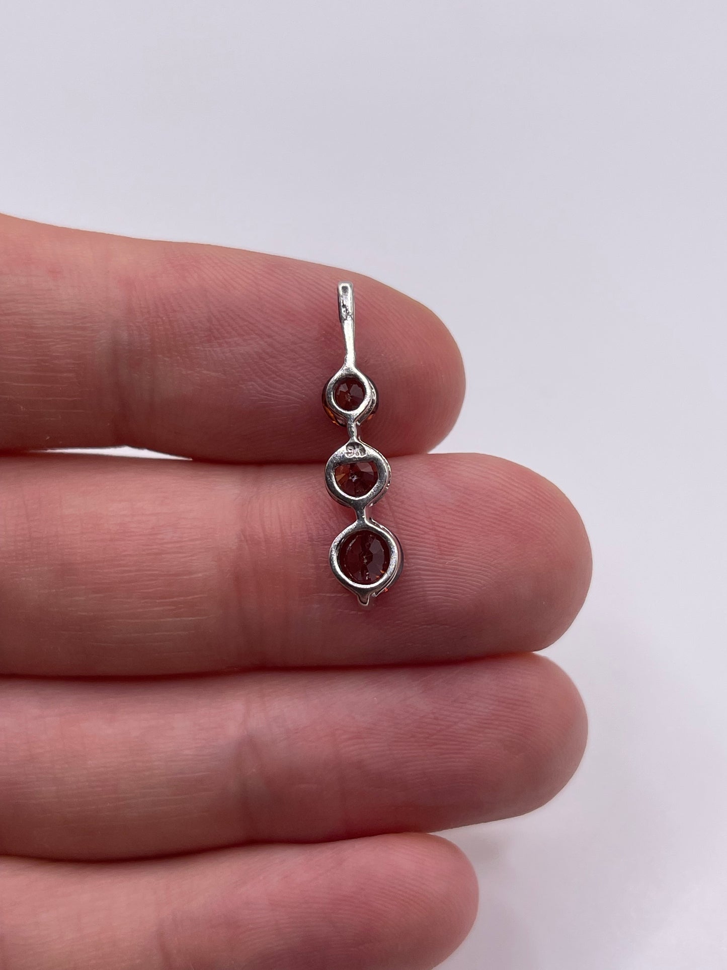 9ct white gold tourmaline pendant