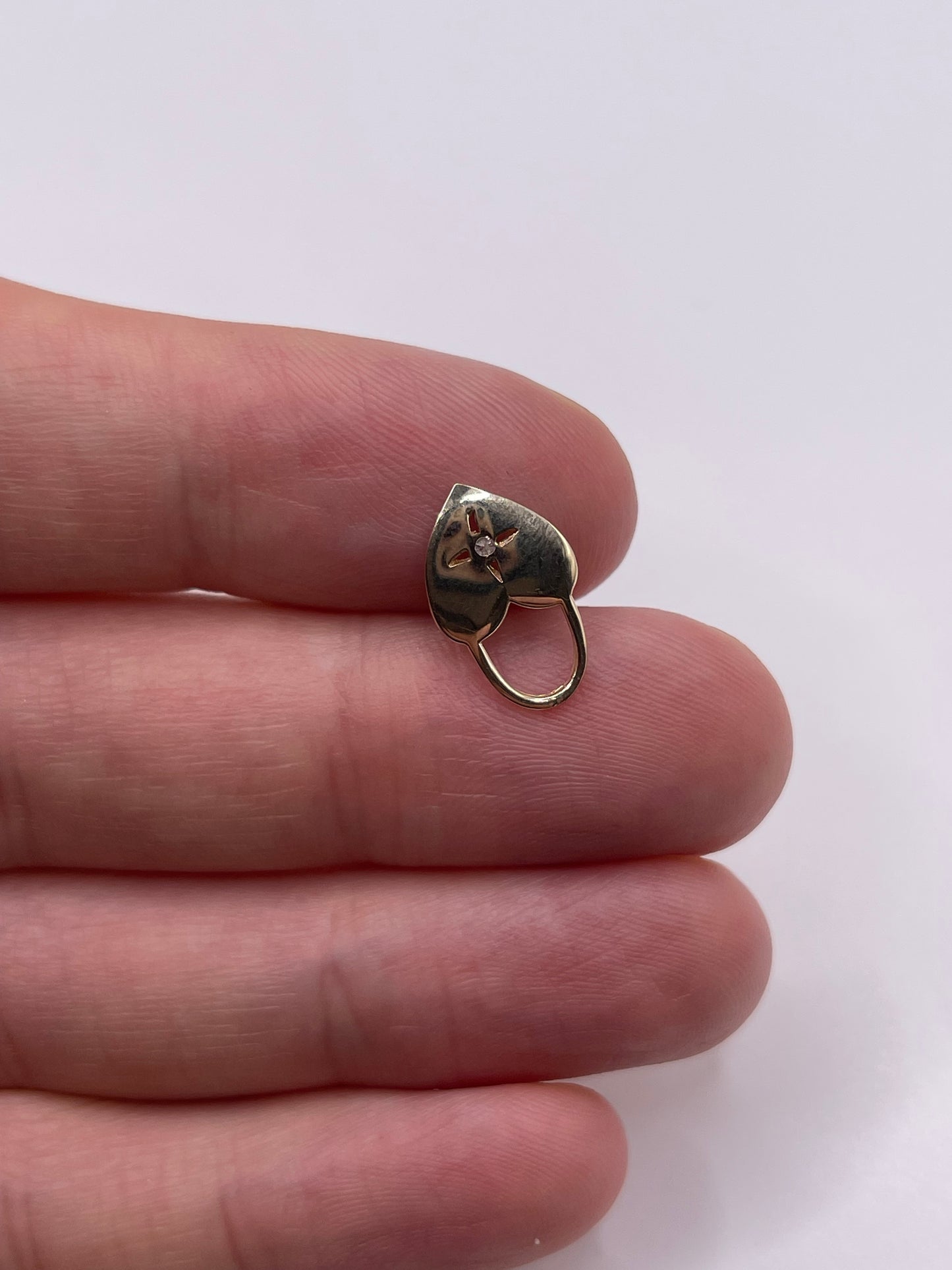 9ct gold diamond heart pendant