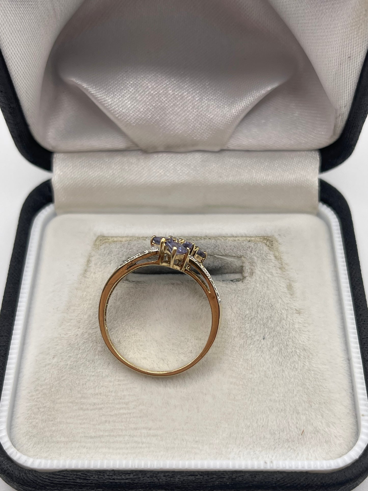 9ct gold tanzanite and diamond ring