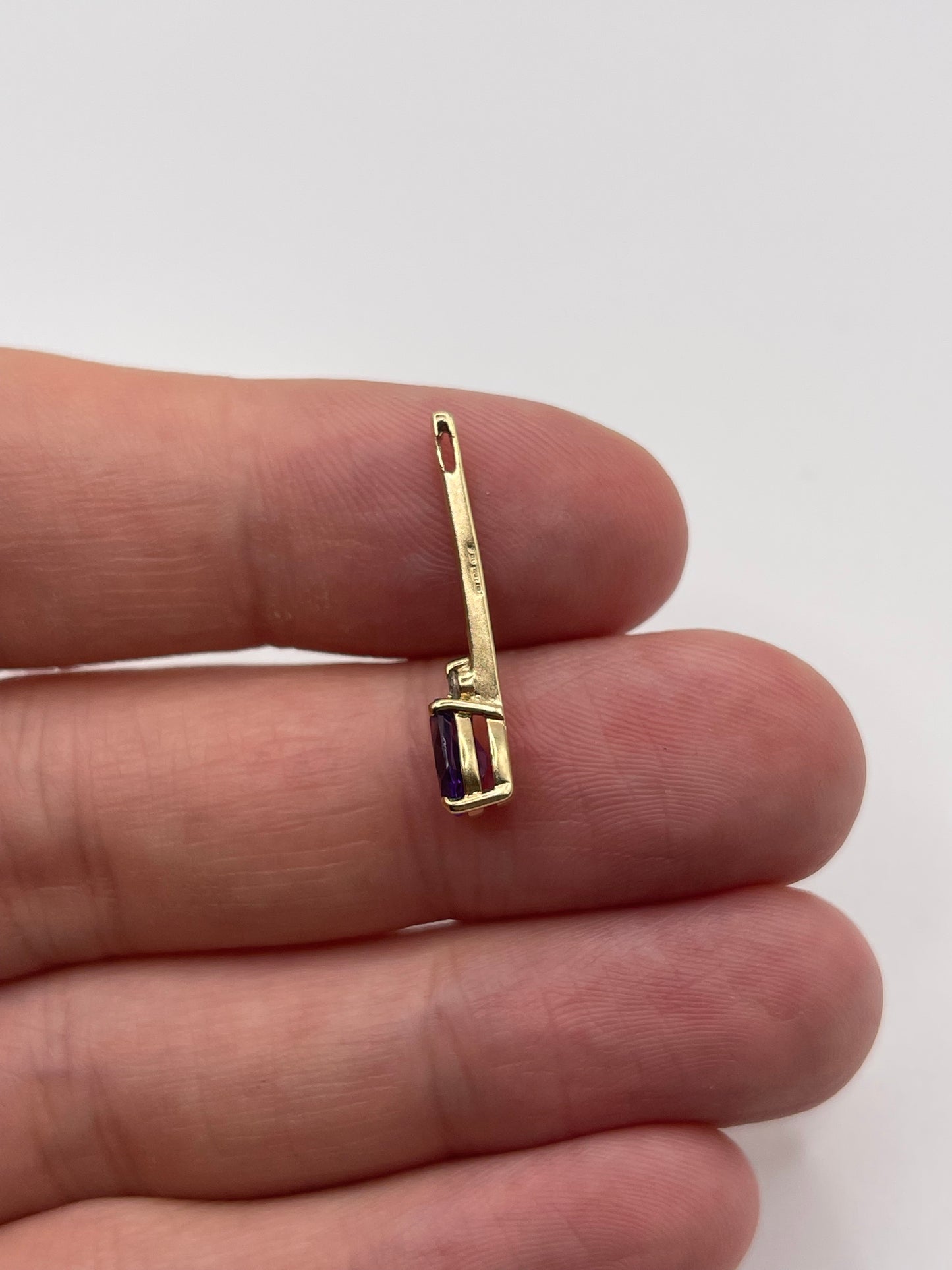 9ct gold amethyst and diamond pendant