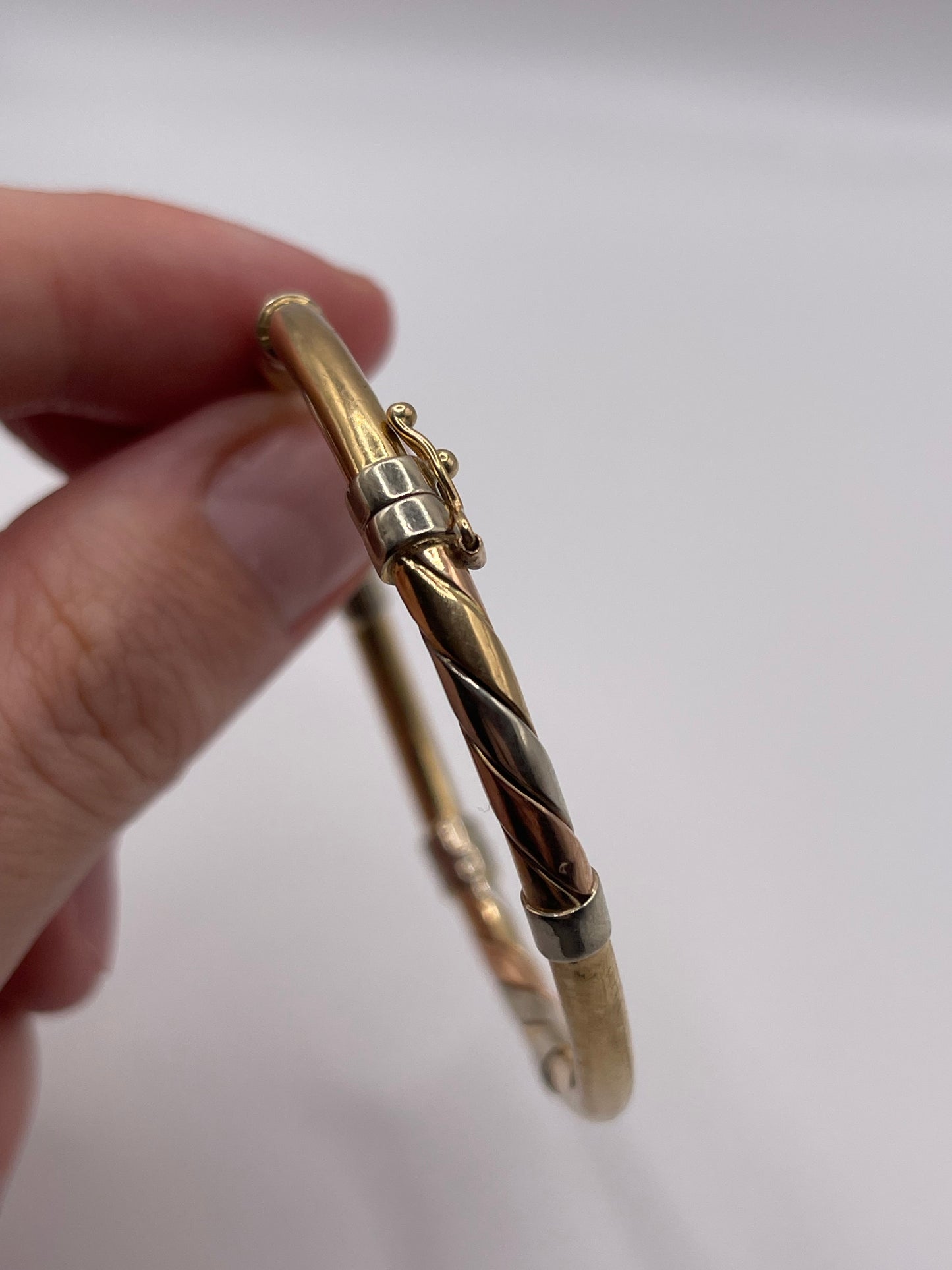 9ct tri gold bangle