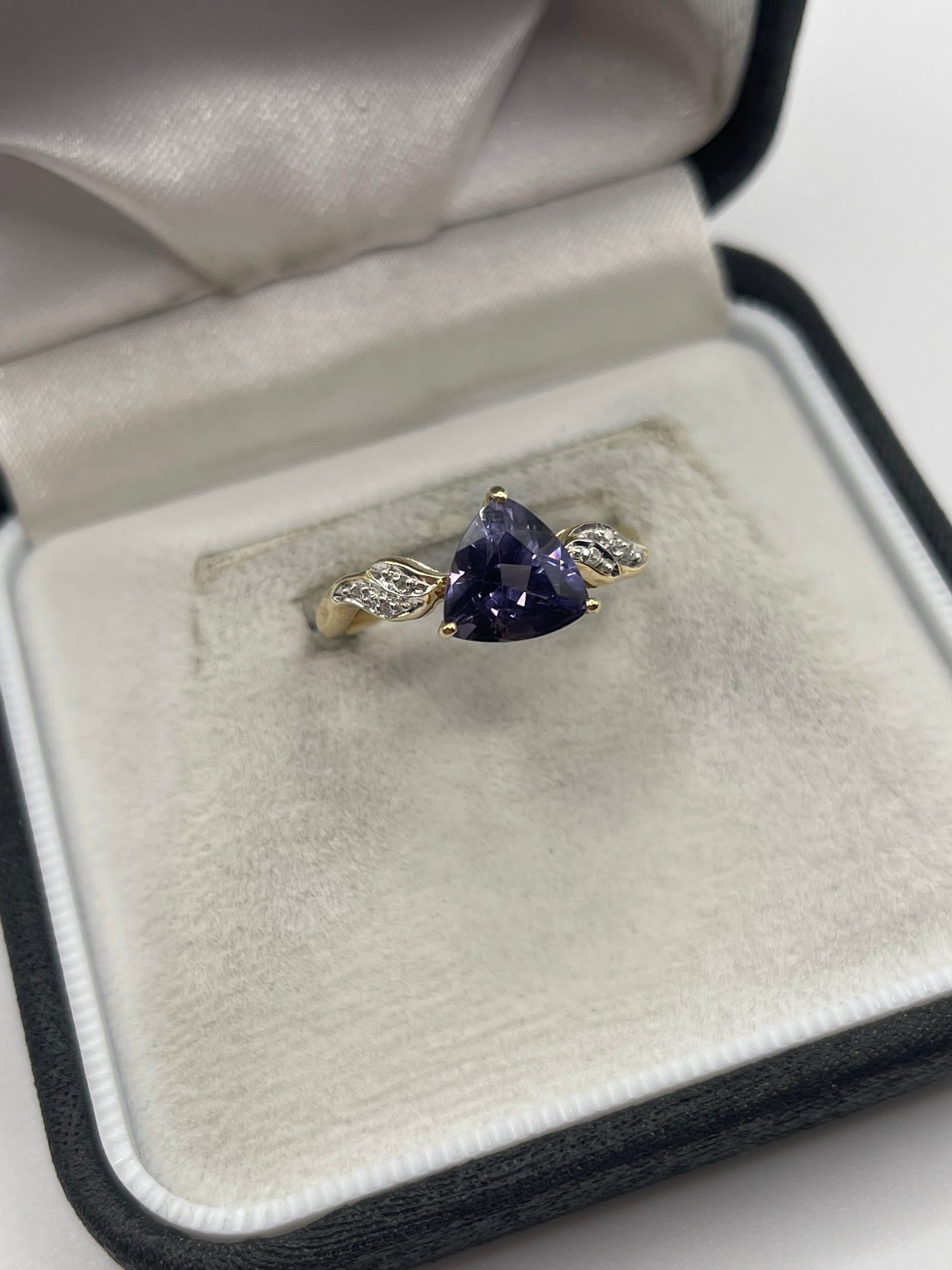 9ct gold blueberry quartz and diamond ring