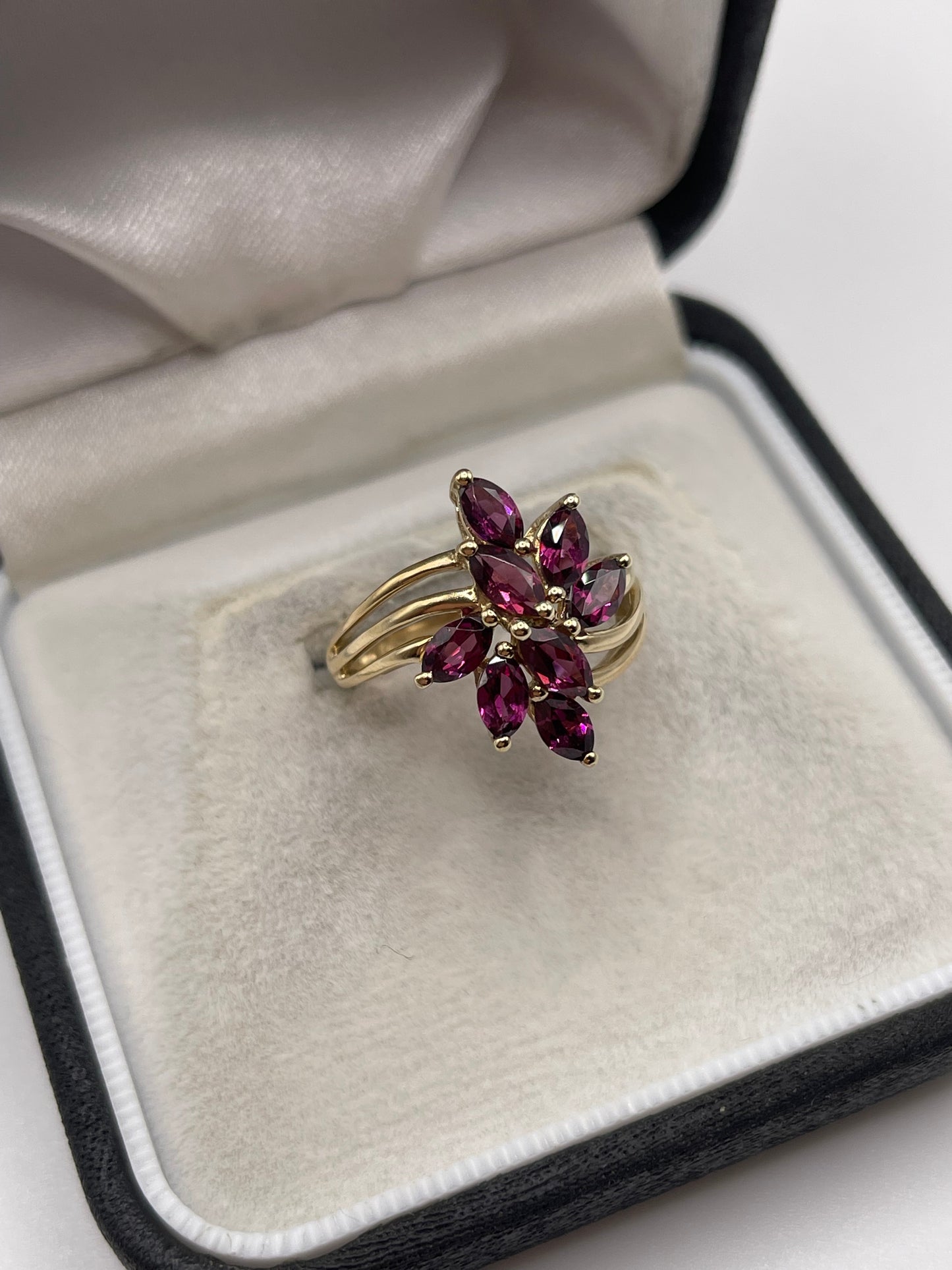 9ct gold garnet cluster ring
