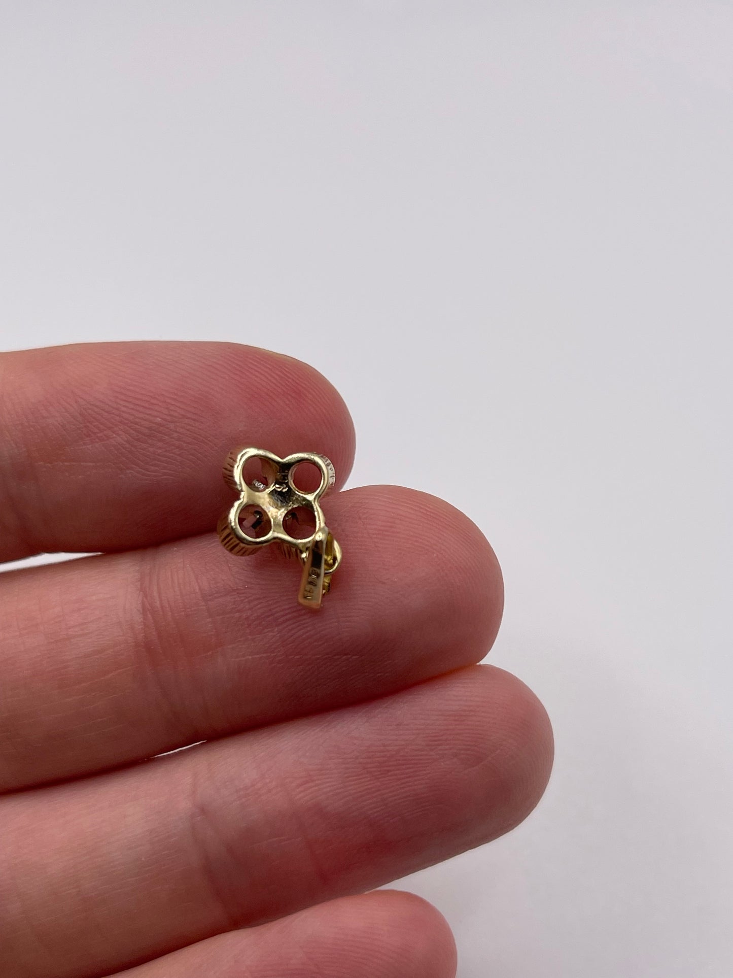 9ct gold sapphire pendant