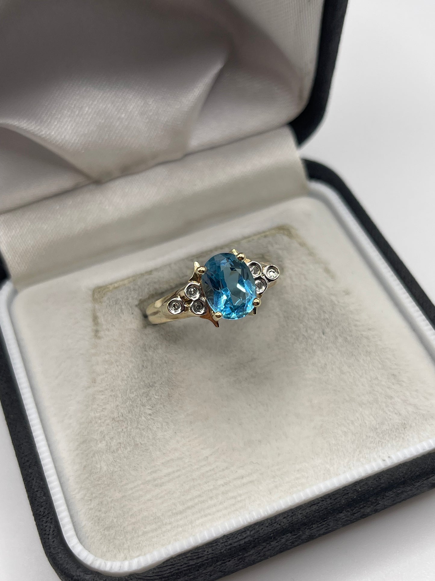 9ct gold topaz and diamond ring