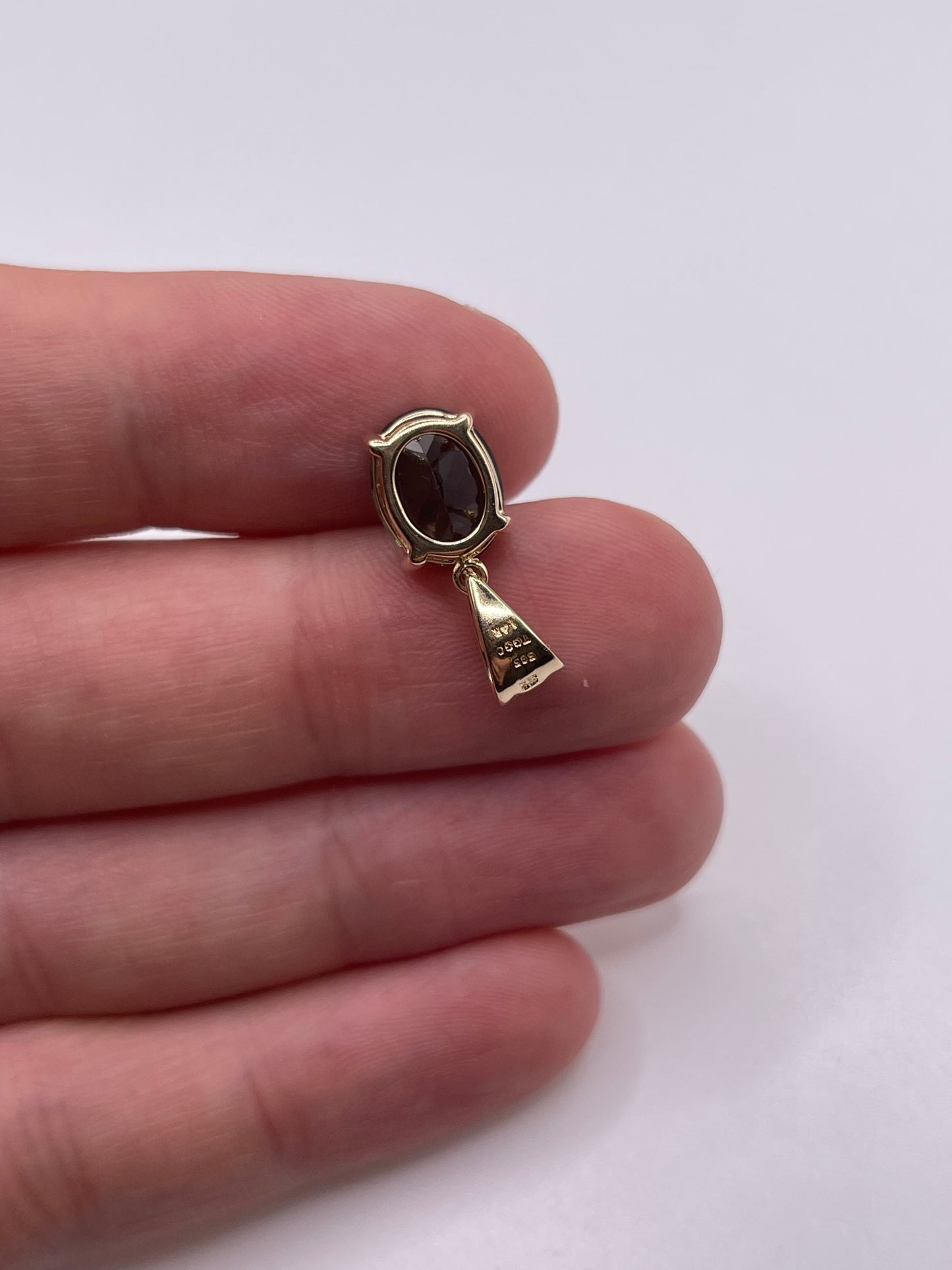 14ct gold green apatite pendant