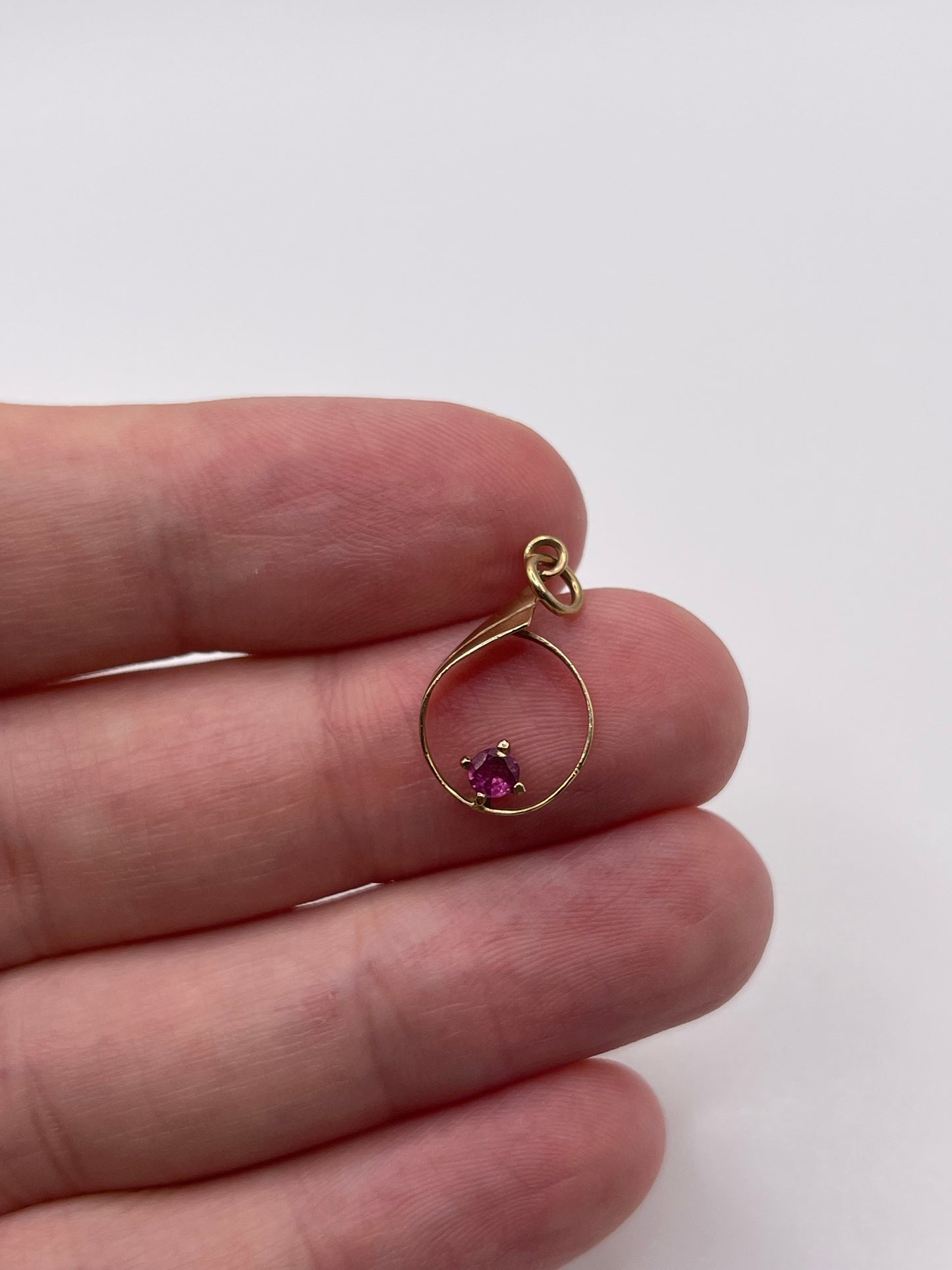 9ct gold ruby pendant