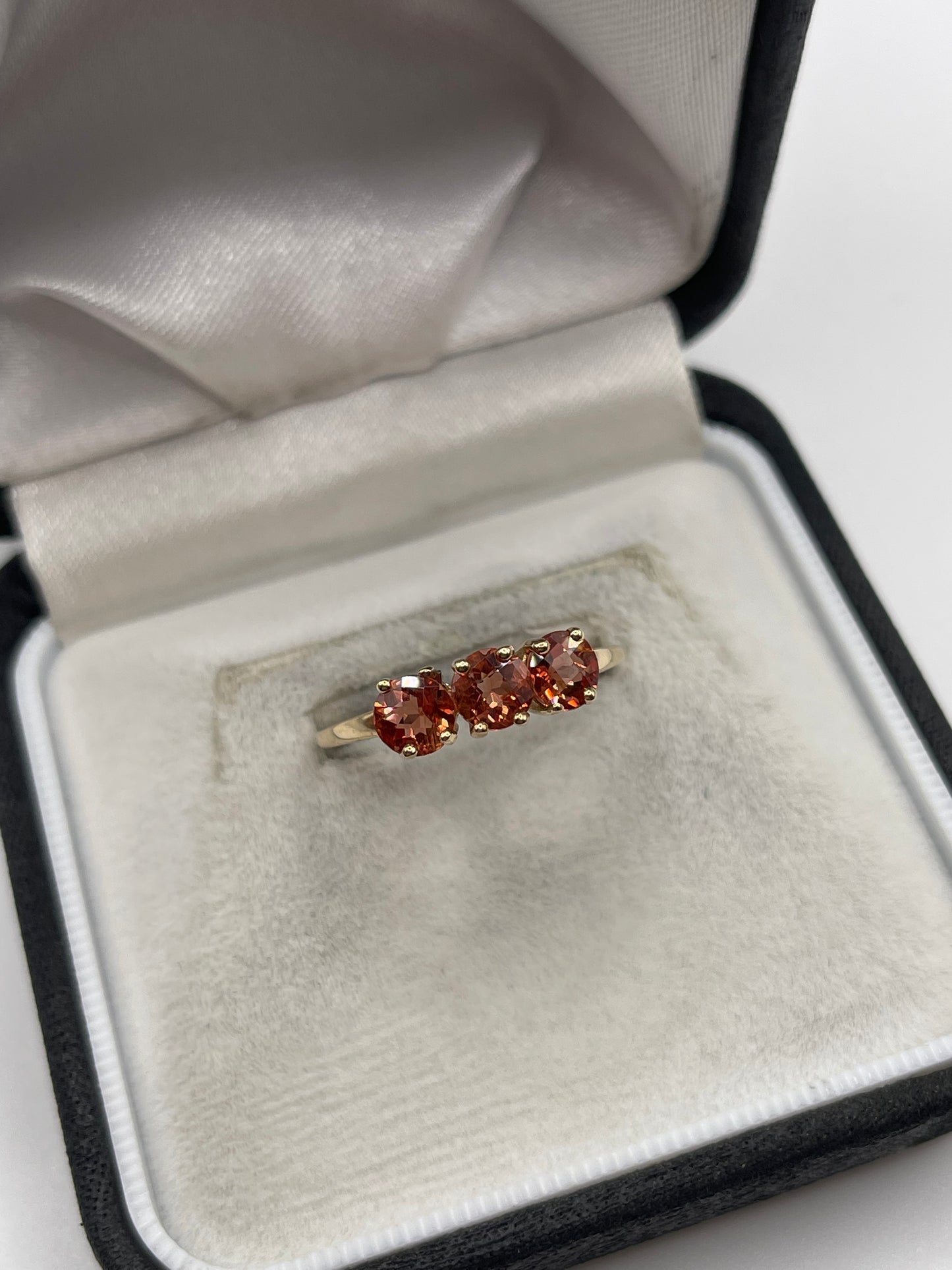 9ct gold quartz ring