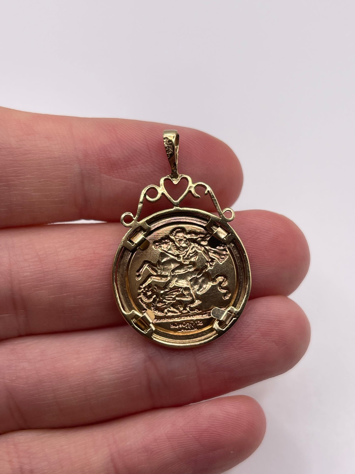 9ct gold St George medallion pendant