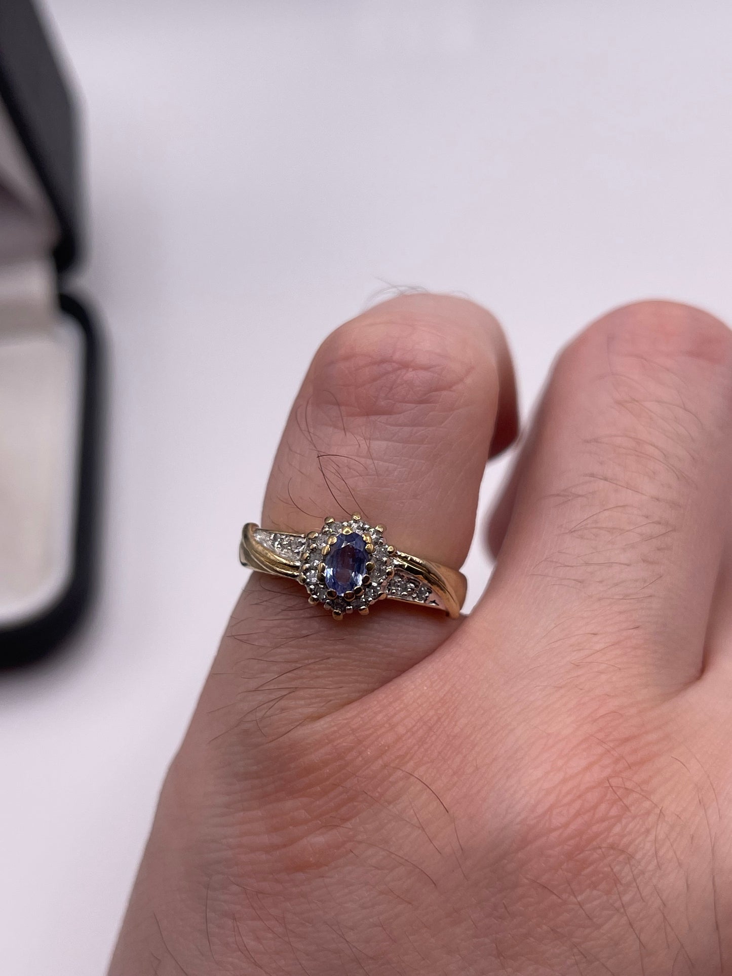 9ct gold sapphire and diamond ring