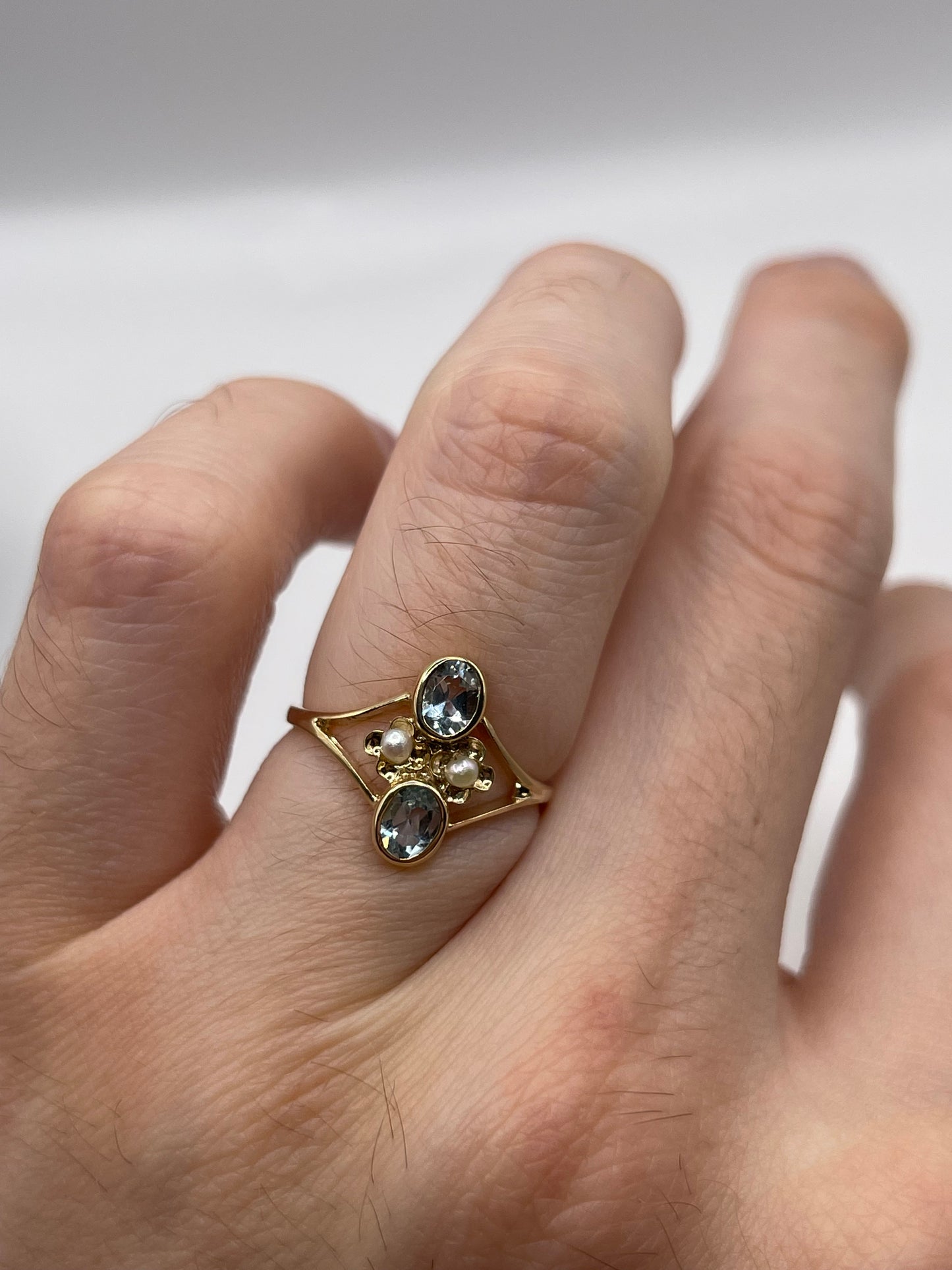 9ct gold topaz and pearl ring