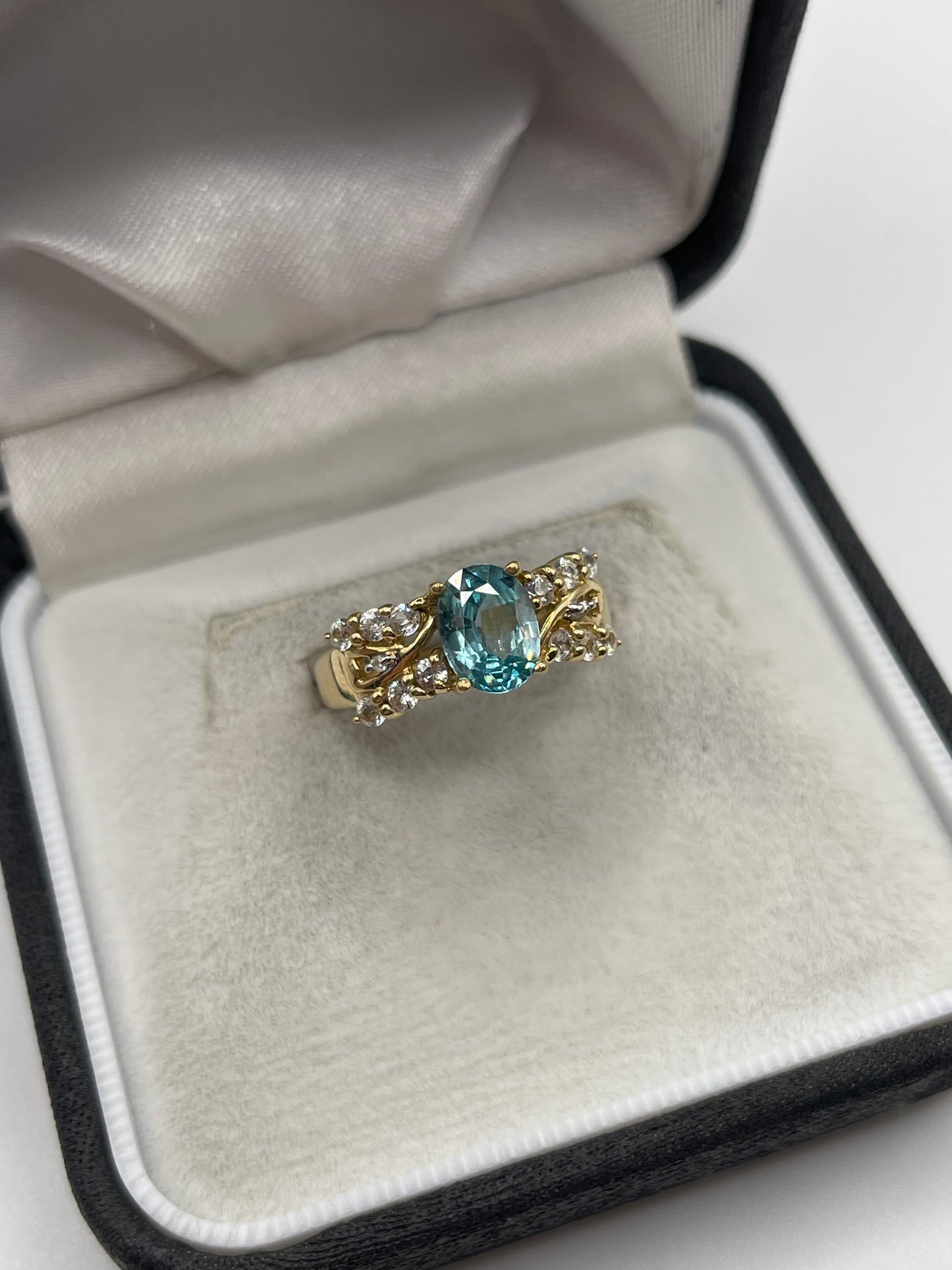 9ct gold zircon cluster ring