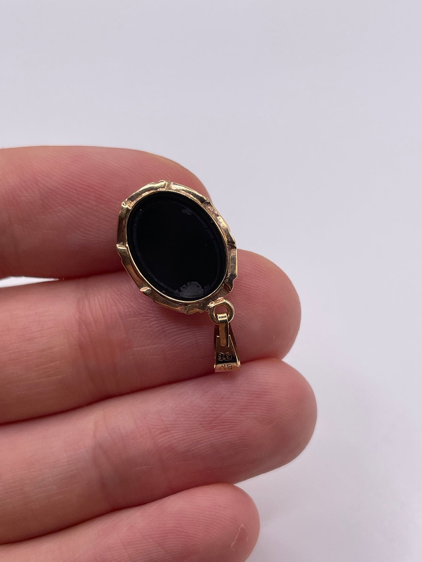 9ct gold black opal triplet pendant