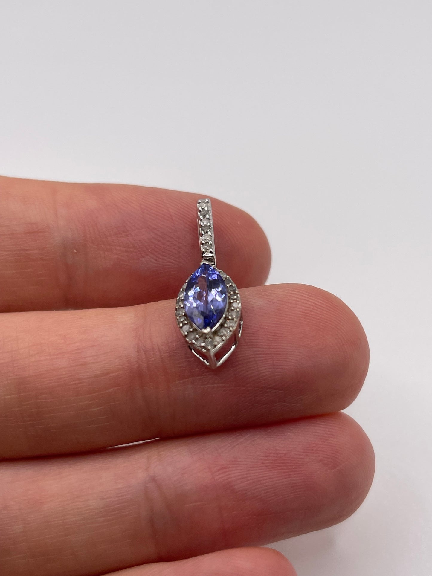 9ct white gold tanzanite and diamond pendant