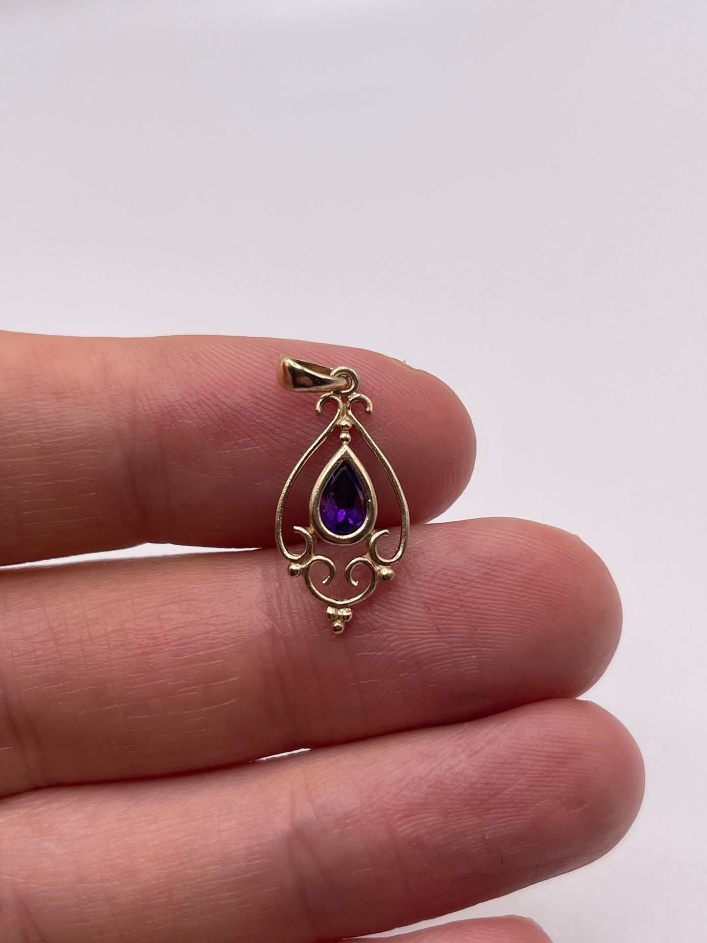 9ct gold amethyst pendant
