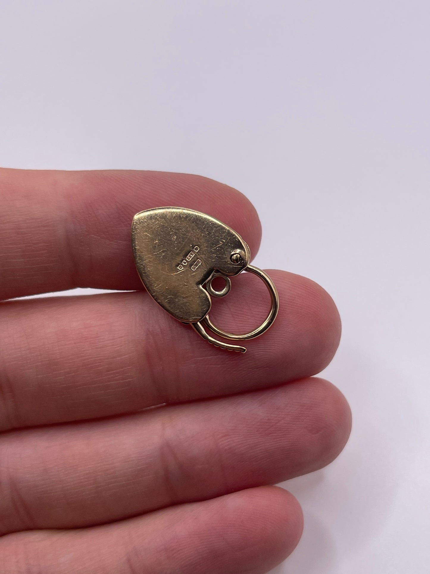 9ct gold engraved padlock 1