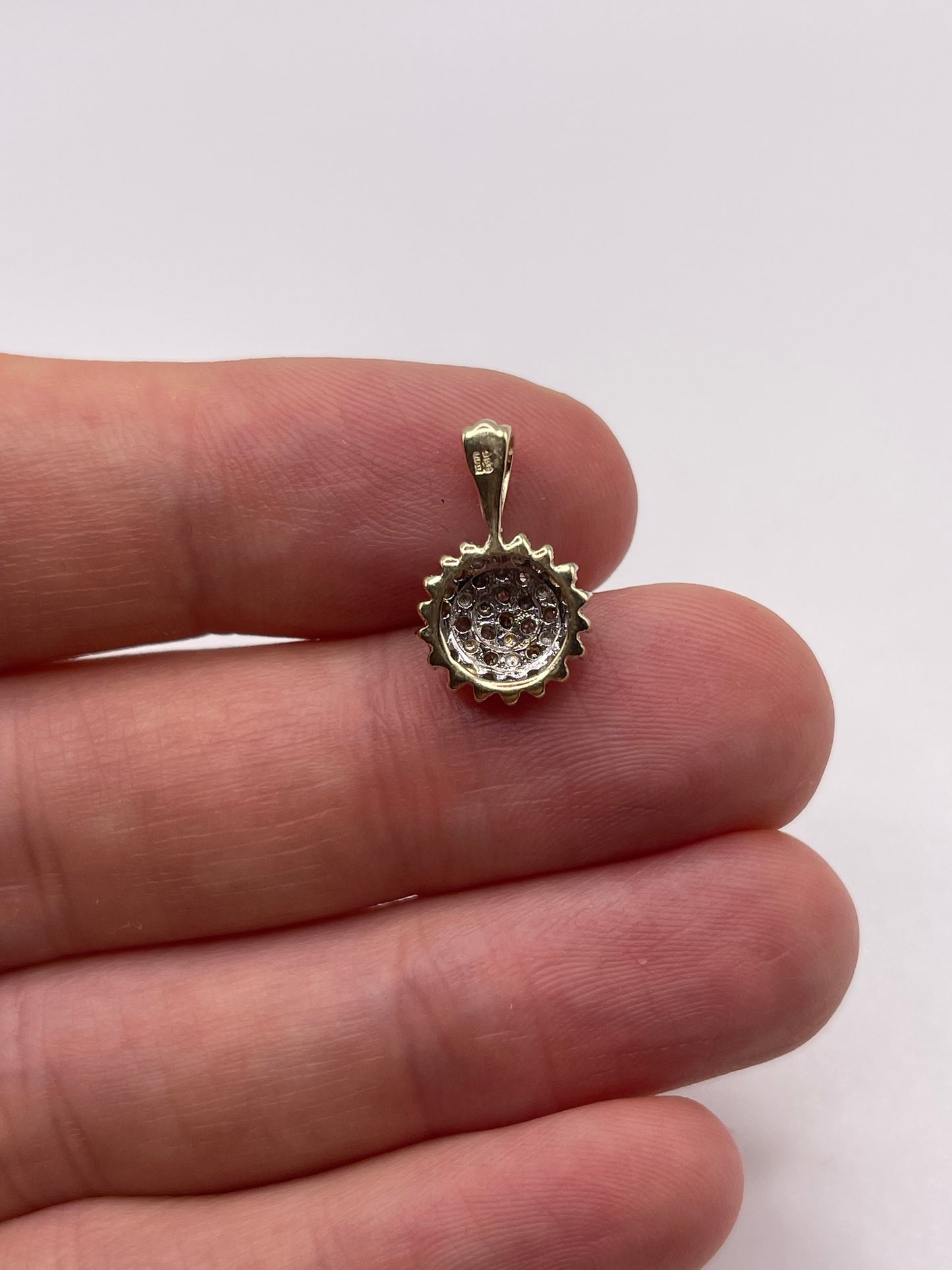 9ct gold diamond cluster pendant