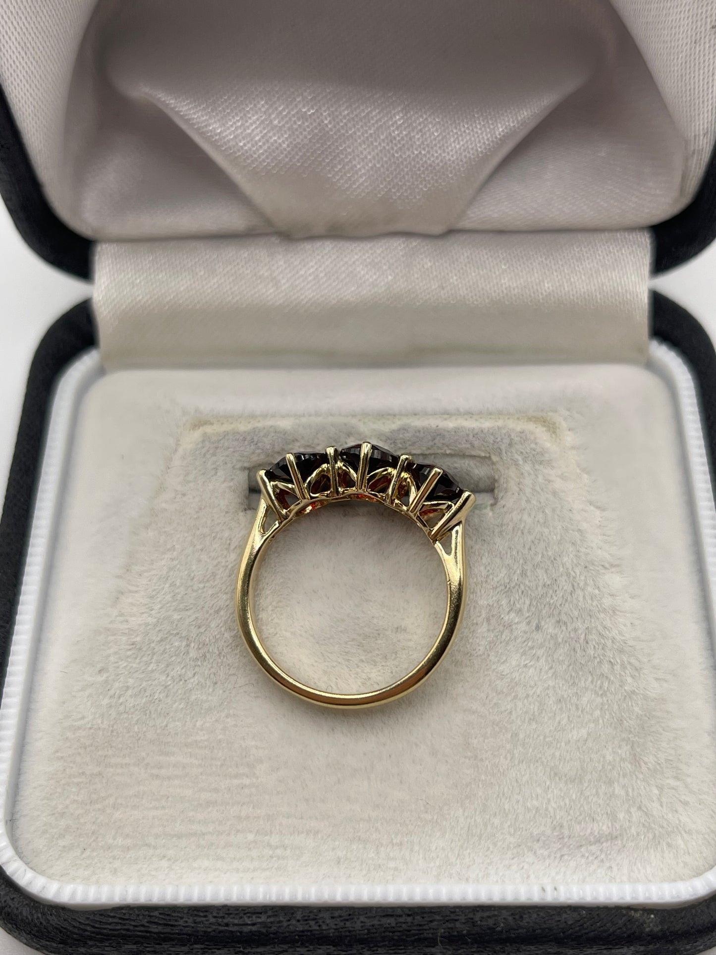 9ct gold garnet ring