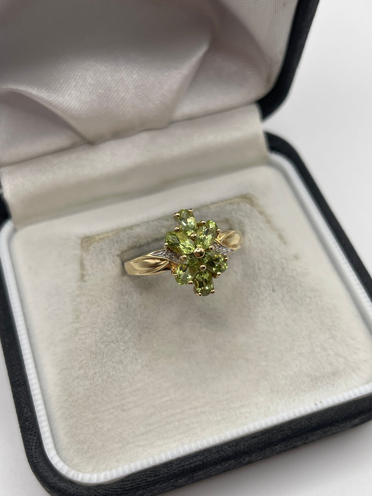 9ct gold quartz and diamond ring