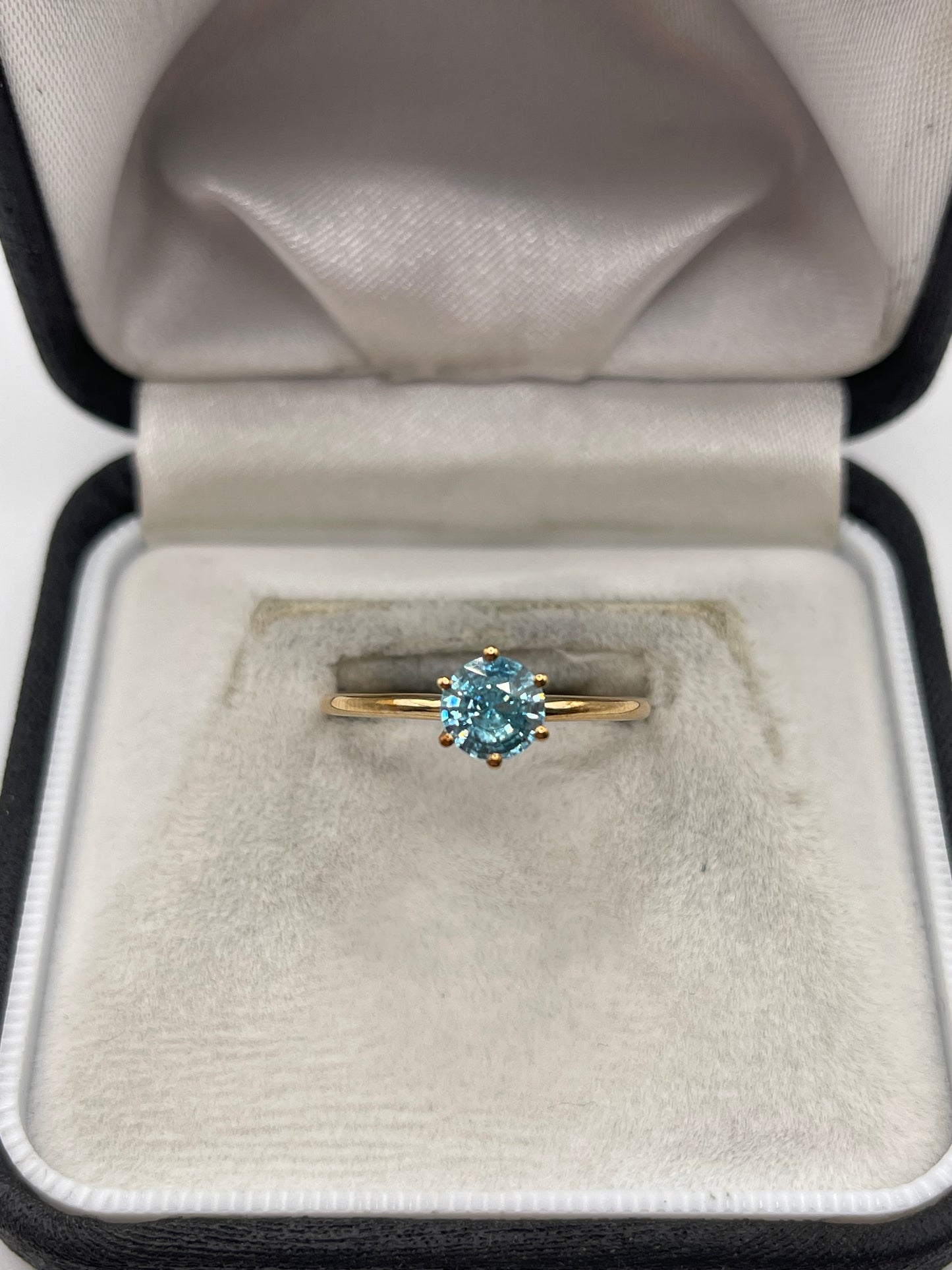 9ct gold blue zircon ring