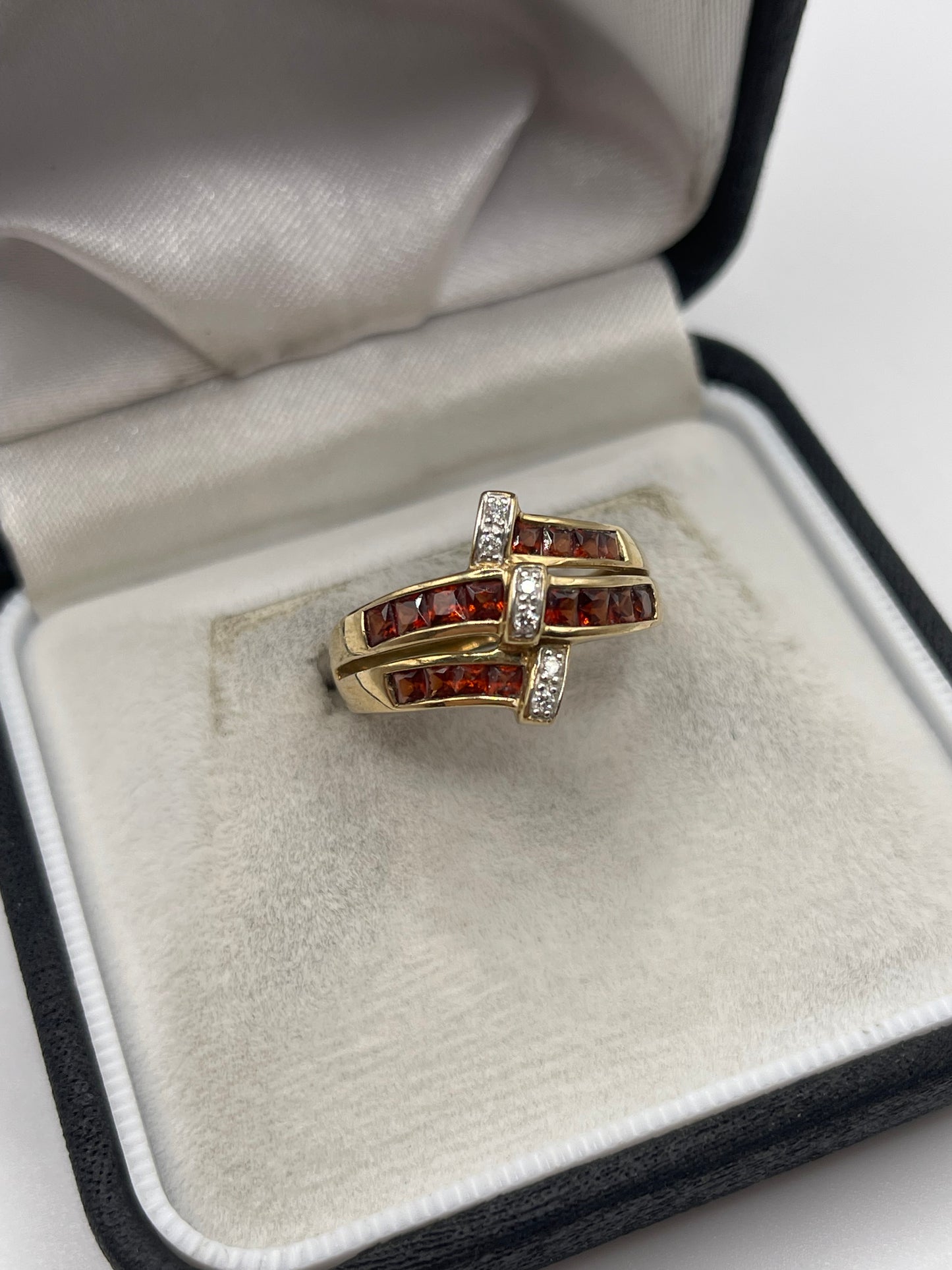 9ct gold garnet and diamond ring