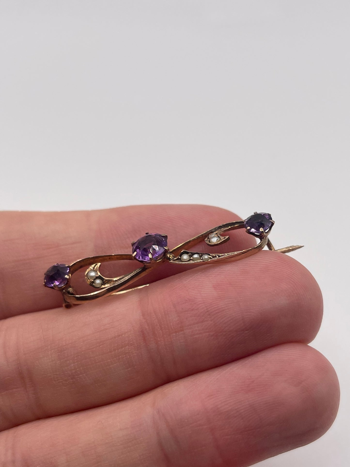 9ct gold amethyst and pearl brooch