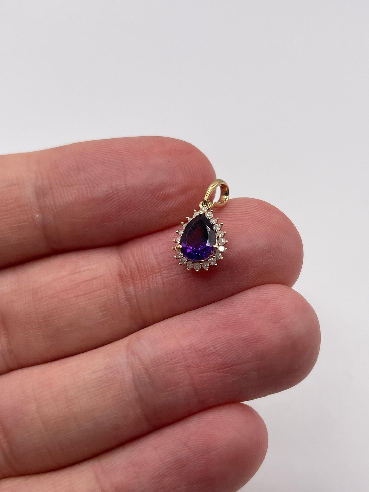 9ct gold amethyst and diamond pendant