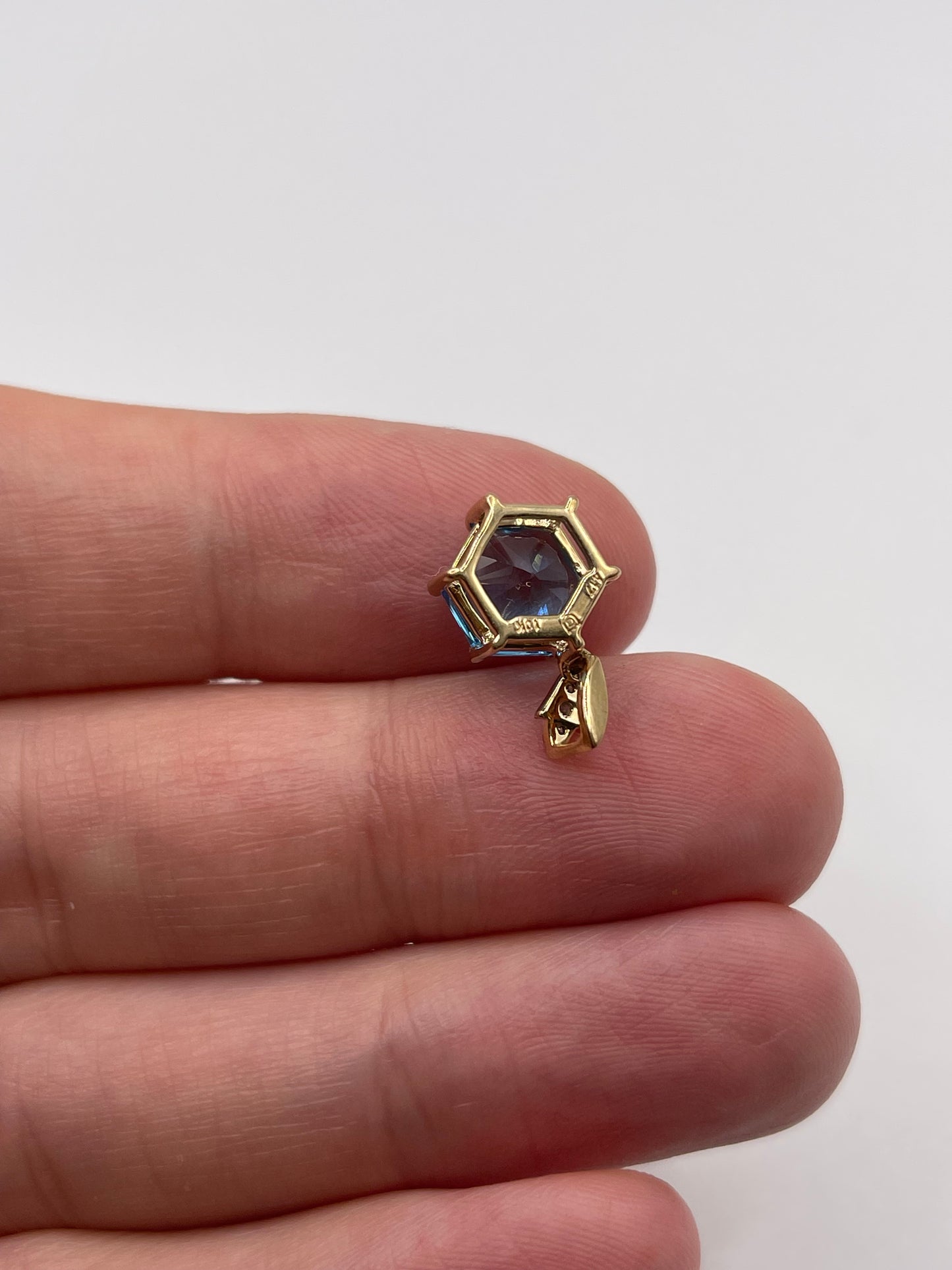 9ct gold topaz and diamond pendant