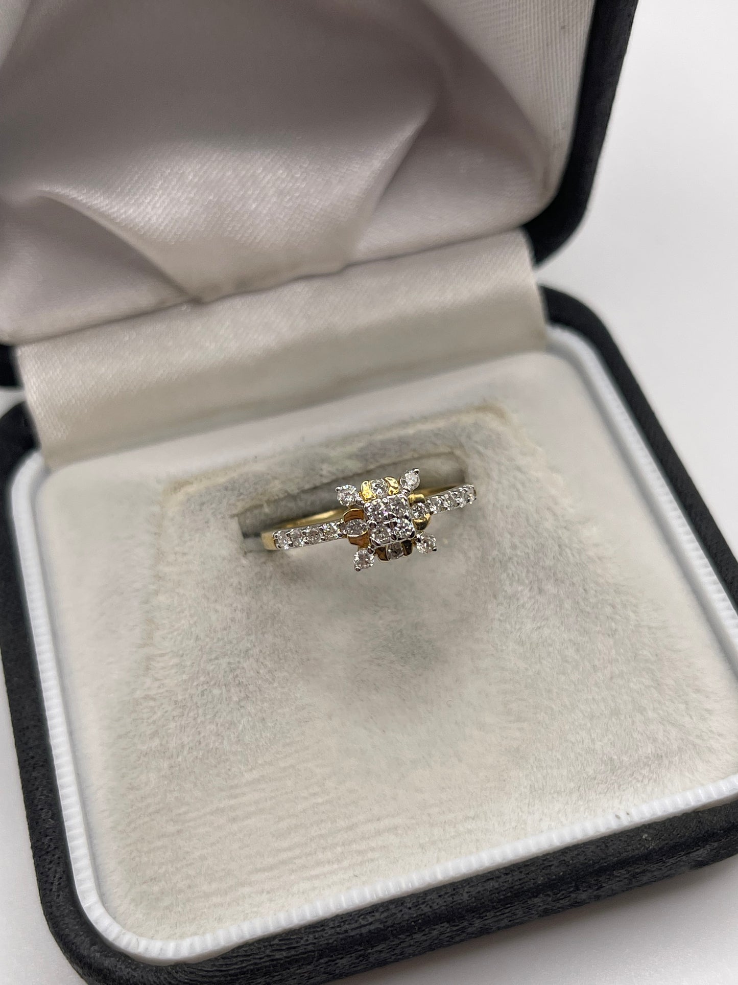 9ct gold diamond cluster ring