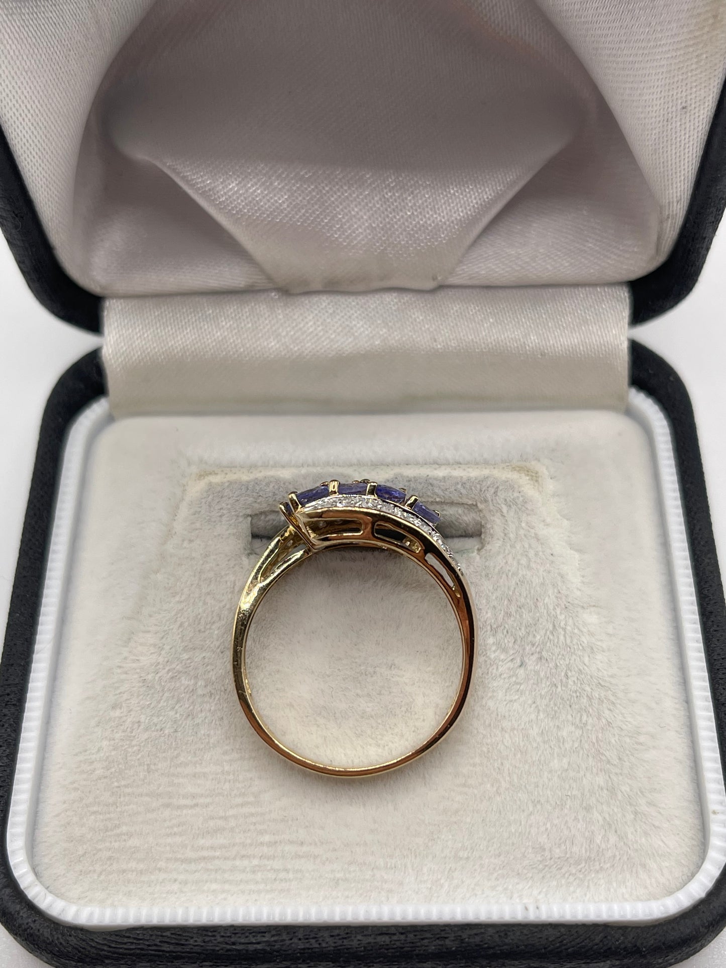 9ct gold tanzanite and diamond ring