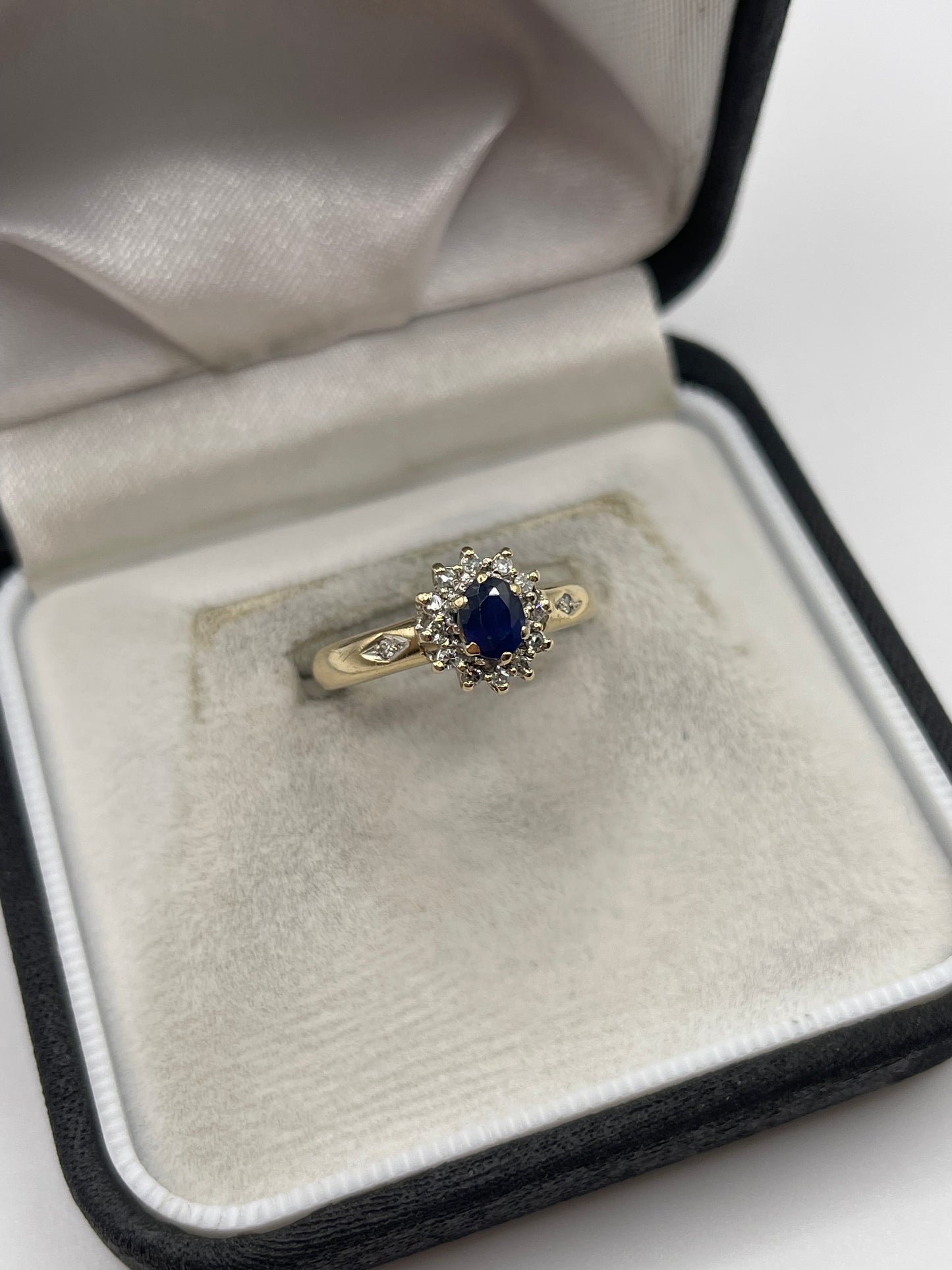 9ct gold sapphire and diamond ring