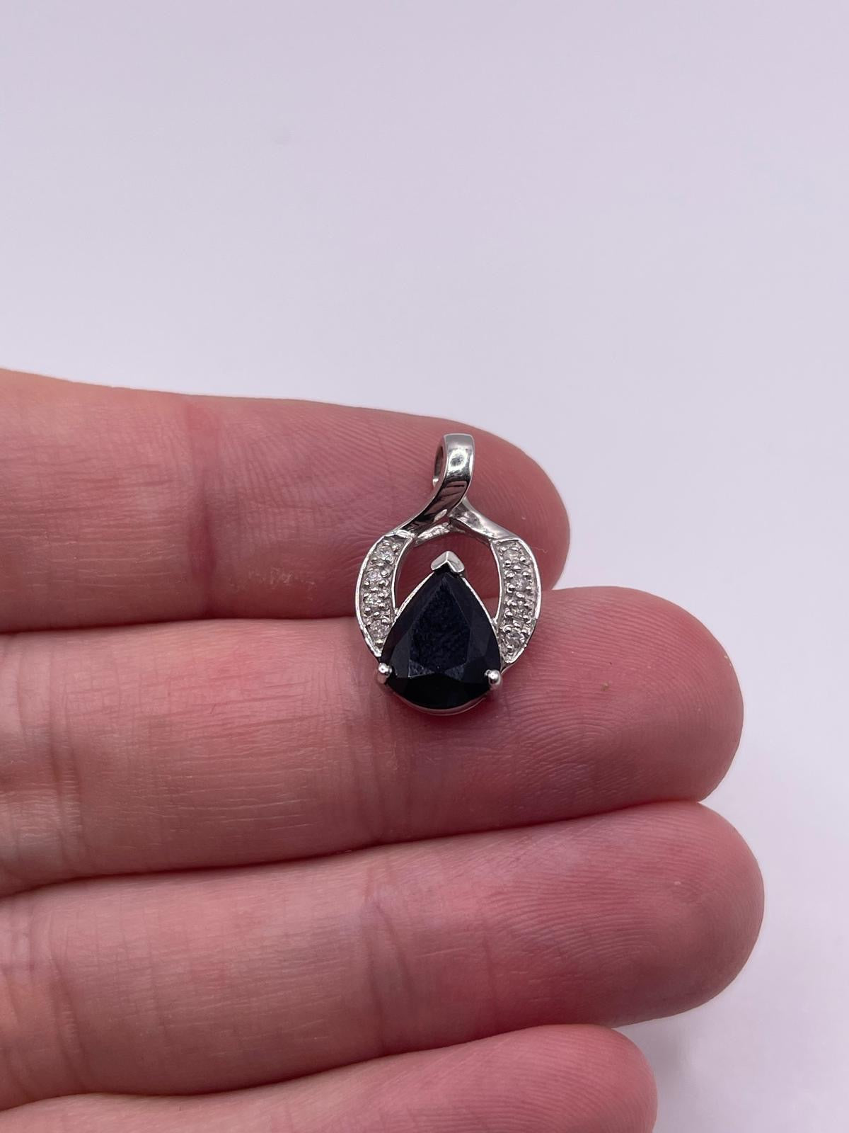 18ct white gold diamond & sapphire pendant