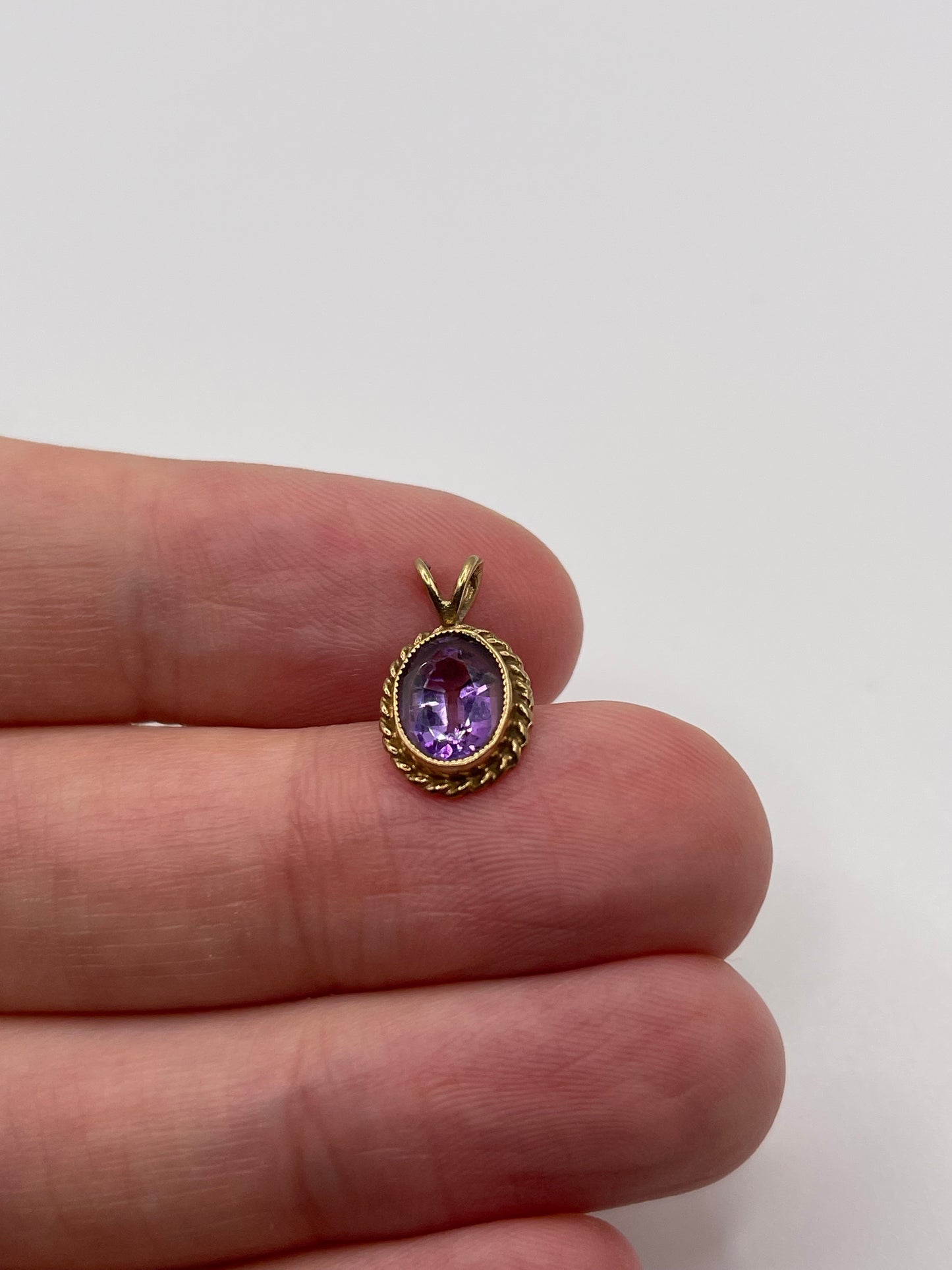 9ct gold amethyst pendant