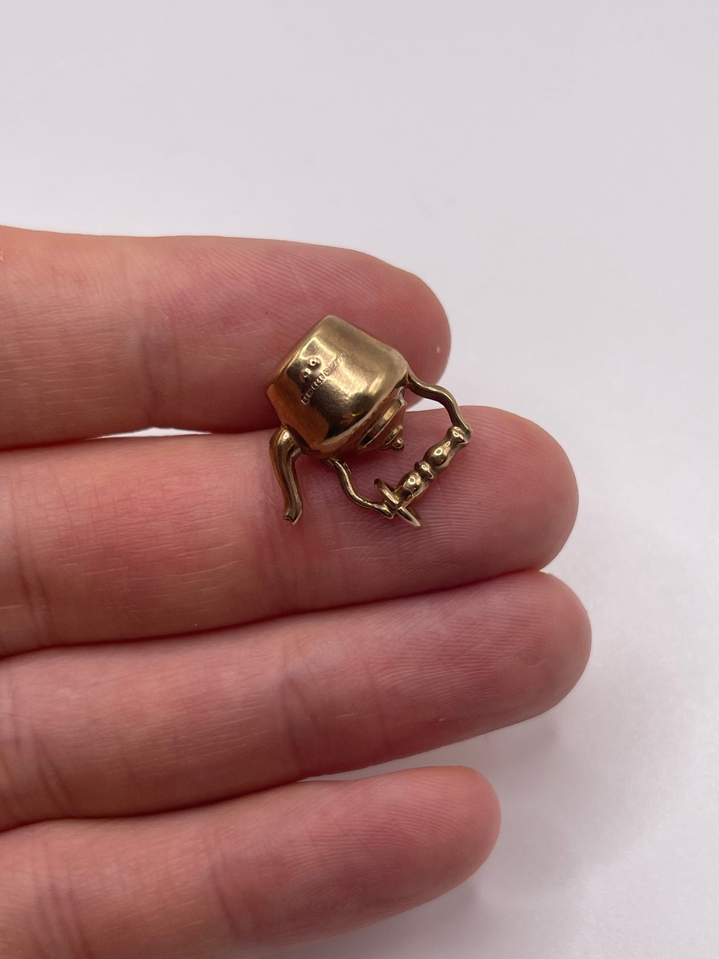 9ct gold kettle charm