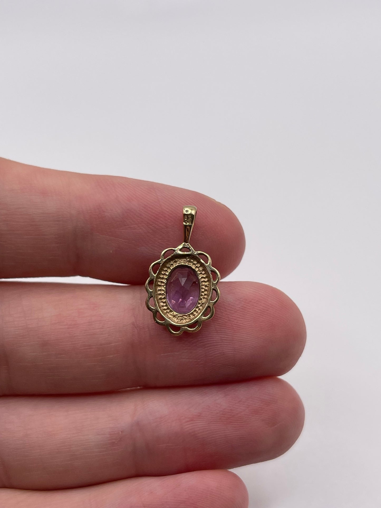 9ct gold amethyst pendant