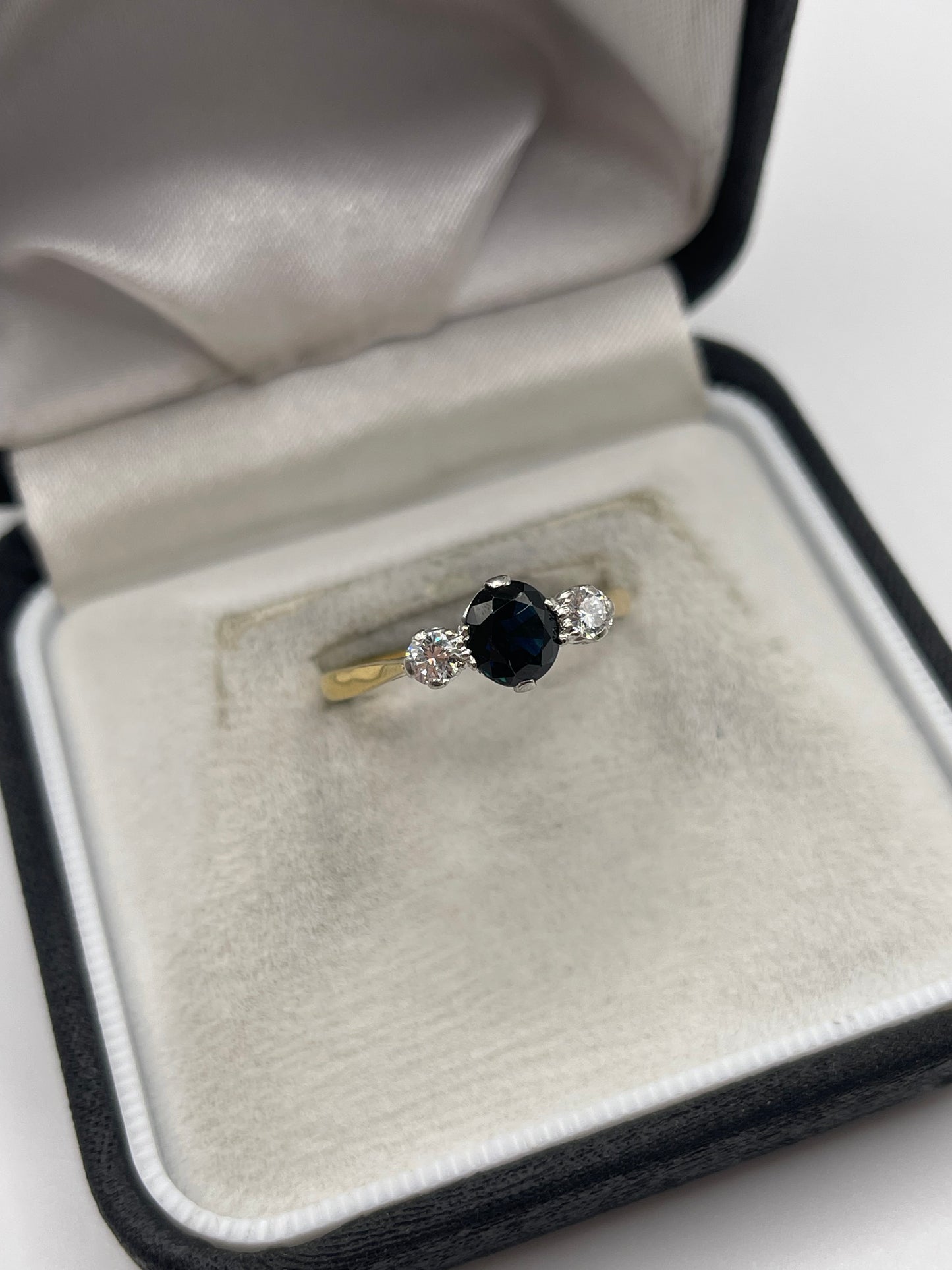 18ct gold sapphire and diamond ring