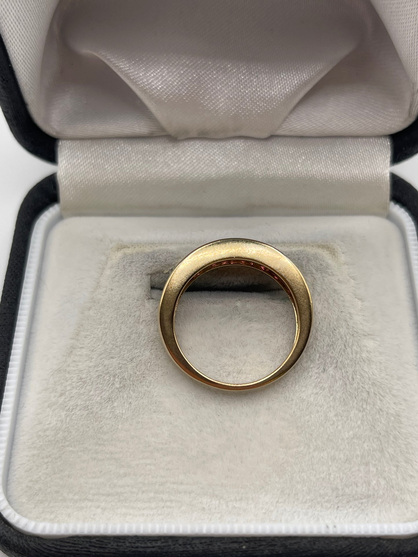 9ct gold garnet ring