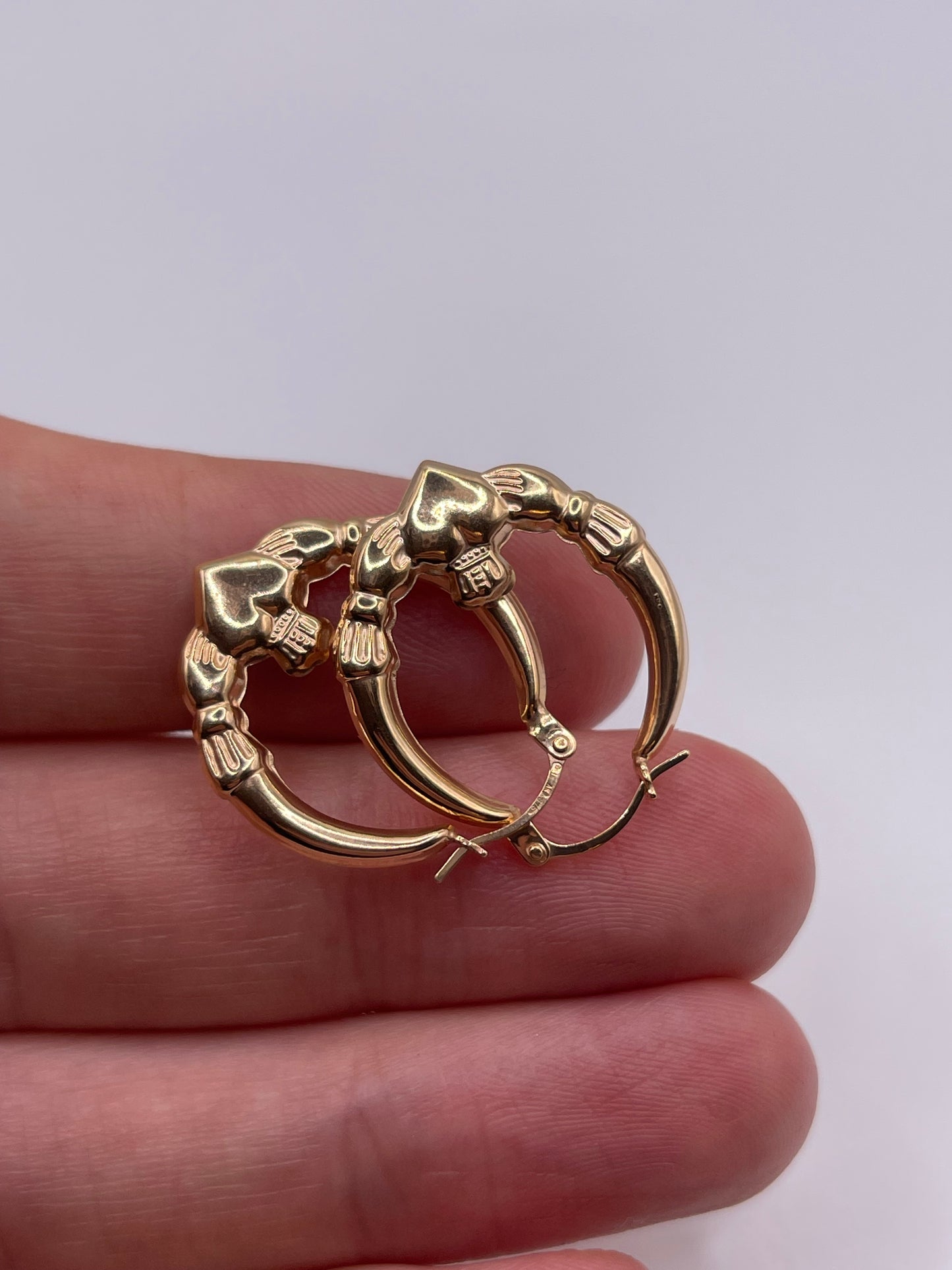 9ct gold claddagh earrings